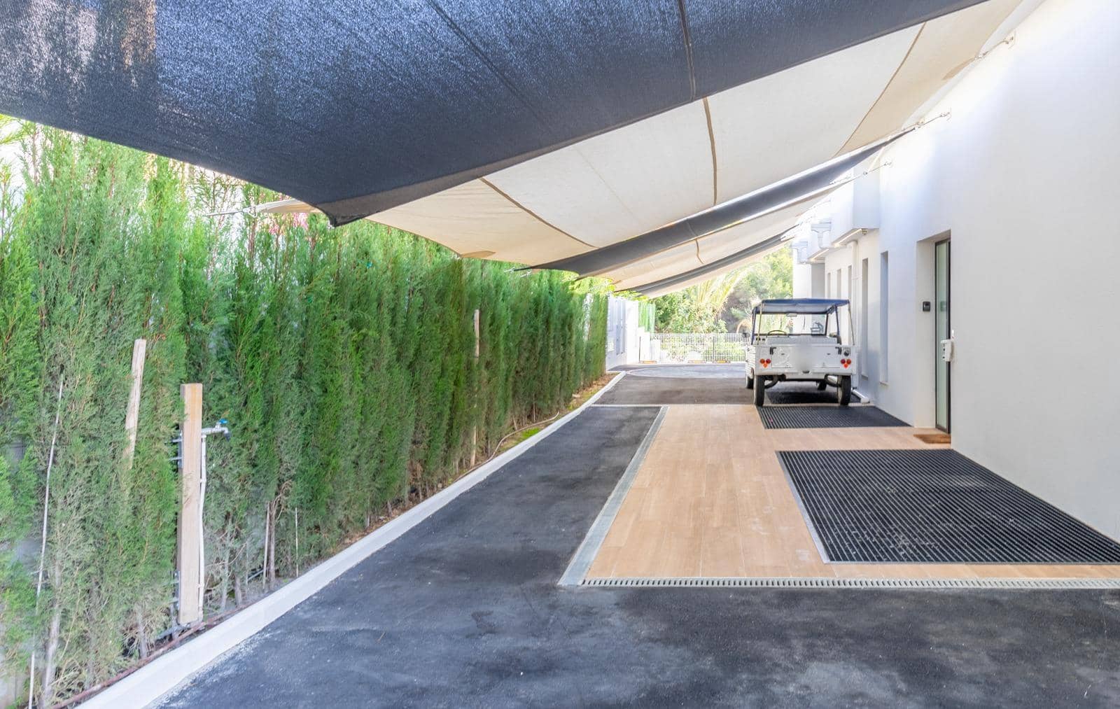 9 bedroom Villa for sale in Moraira with pool - € 2,595,000 (Ref: 8827537)