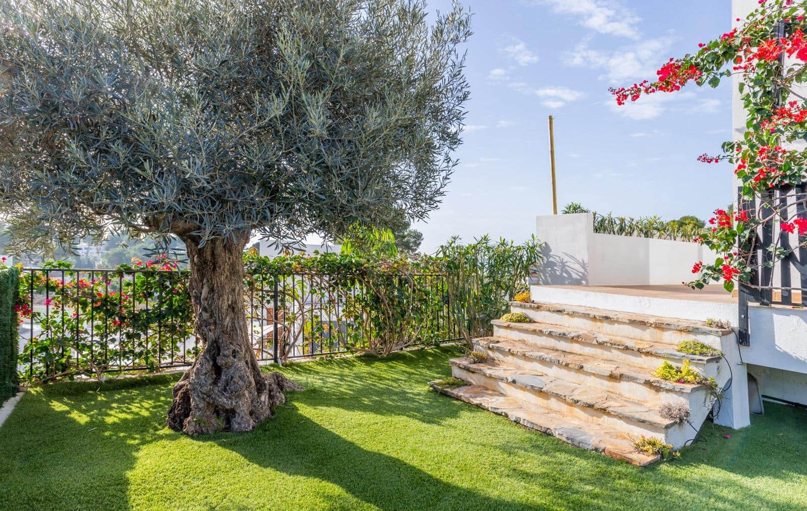 9 bedroom Villa for sale in Moraira with pool - € 2,595,000 (Ref: 8827537)