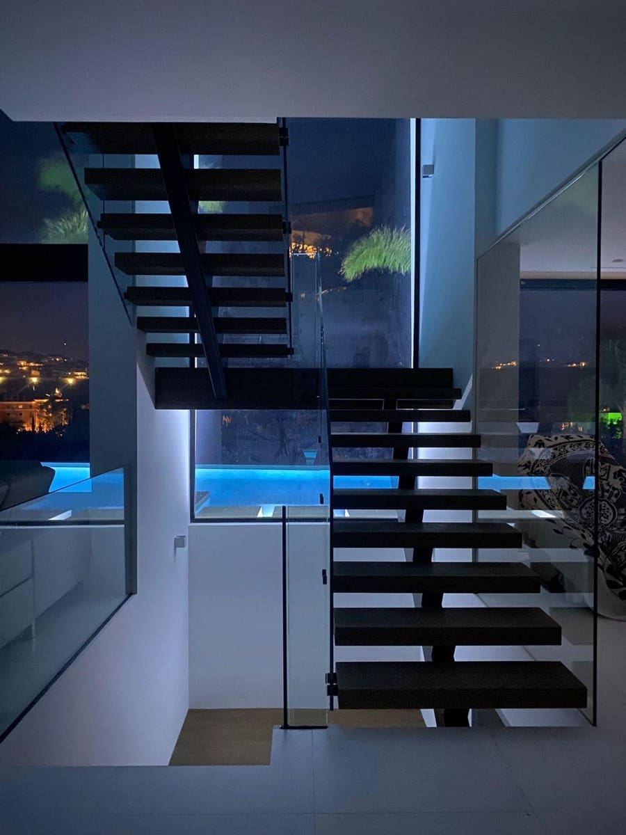 4 bedroom Villa for sale in Benahavis with pool - € 4,200,000 (Ref: 8836688)