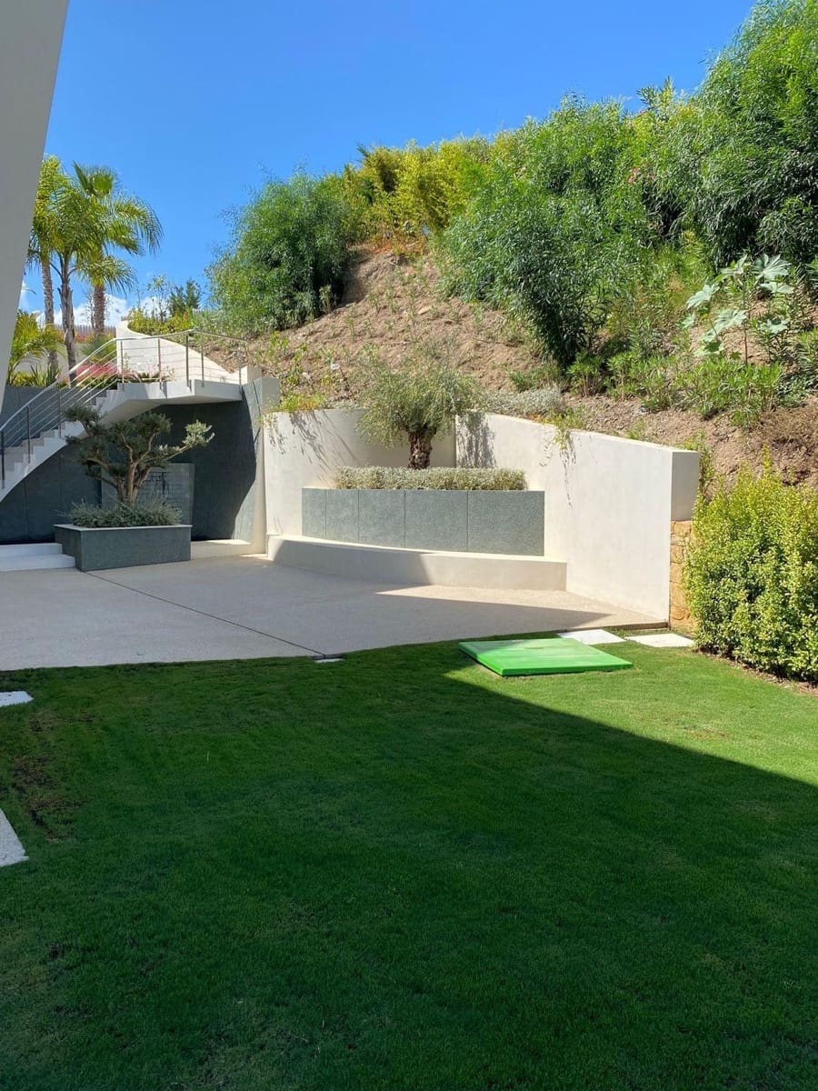 4 bedroom Villa for sale in Benahavis with pool - € 4,200,000 (Ref: 8836688)