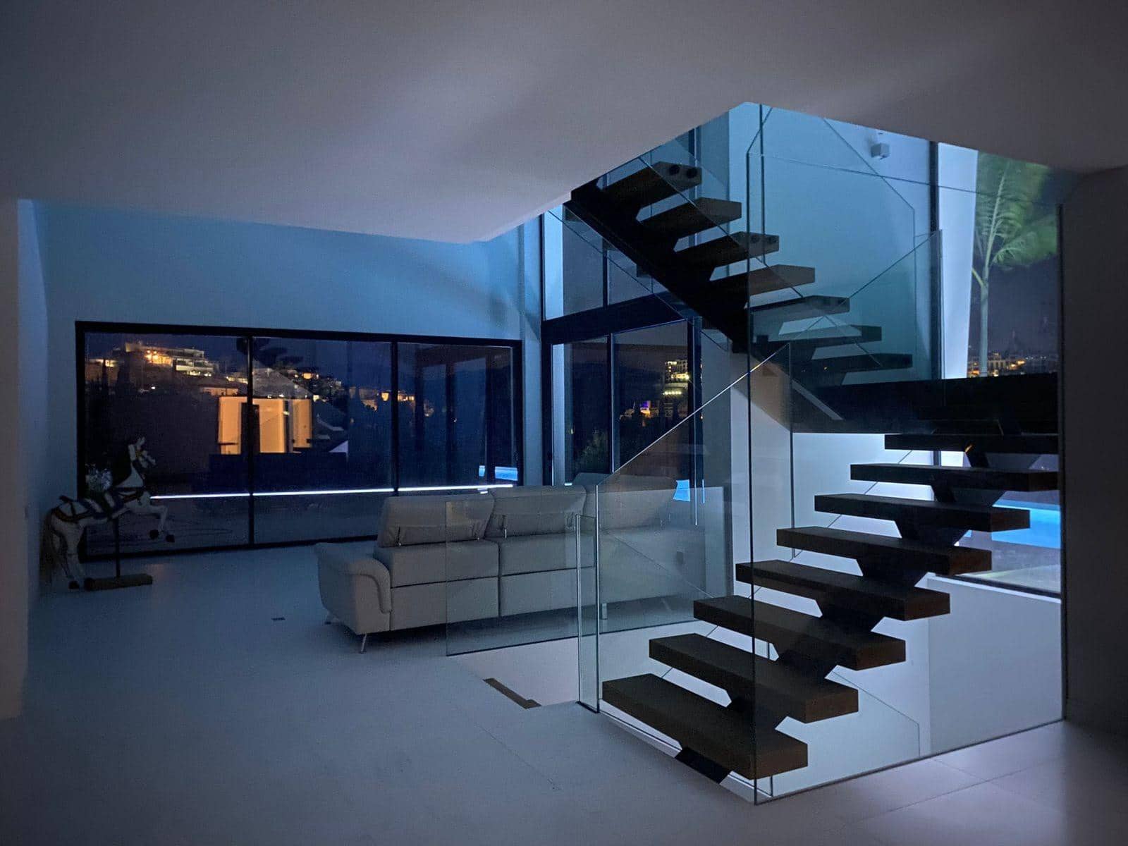 4 bedroom Villa for sale in Benahavis with pool - € 4,200,000 (Ref: 8836688)