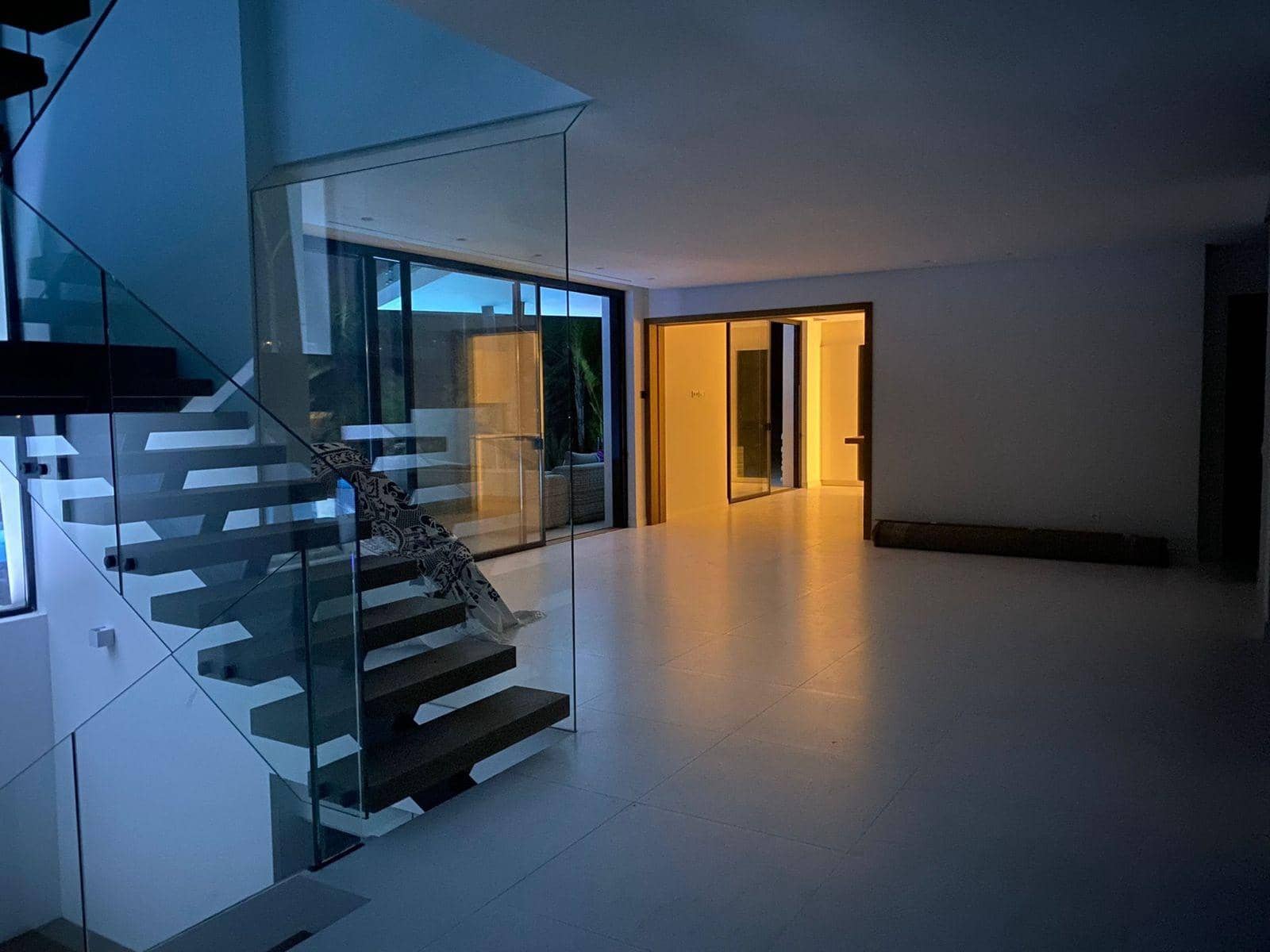 4 bedroom Villa for sale in Benahavis with pool - € 4,200,000 (Ref: 8836688)