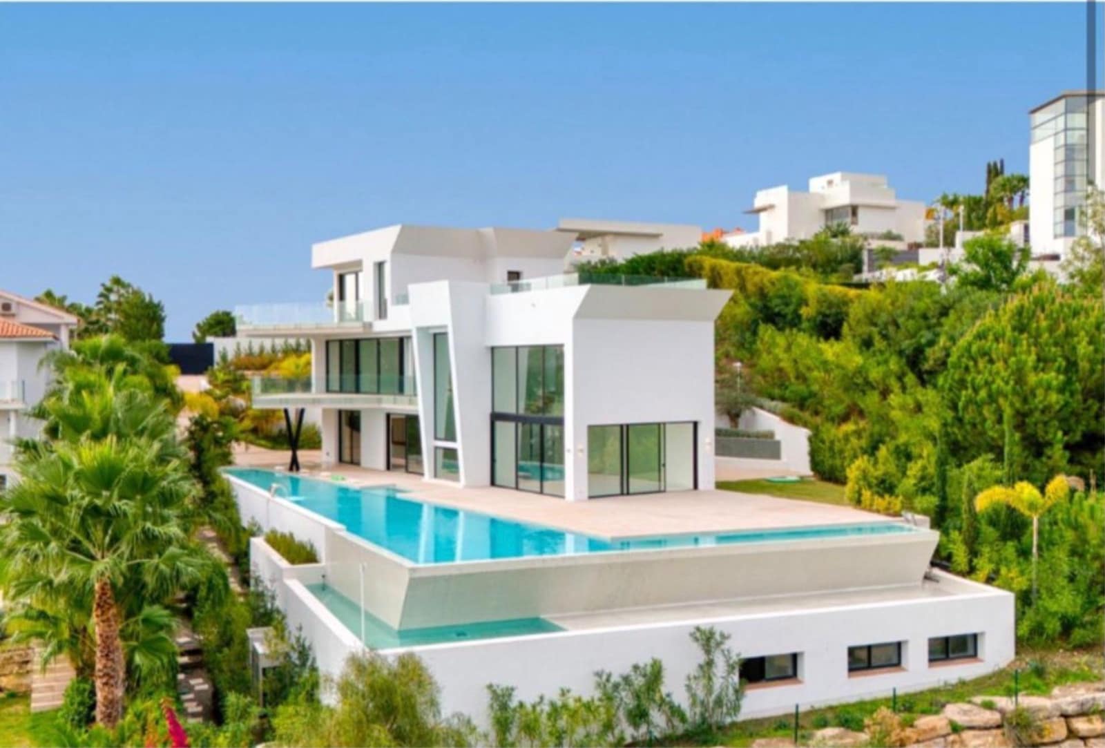 4 bedroom Villa for sale in Benahavis with pool - € 4,200,000 (Ref: 8836688)