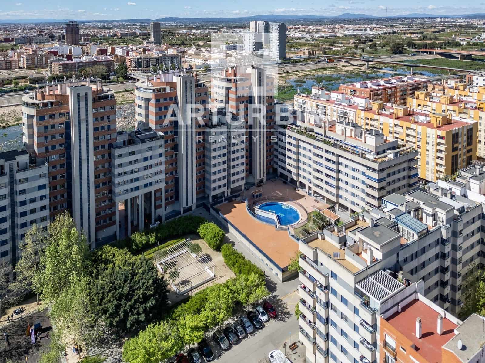 2 bedroom Apartment for sale in Valencia city with pool - € 245,000 (Ref: 8939434)