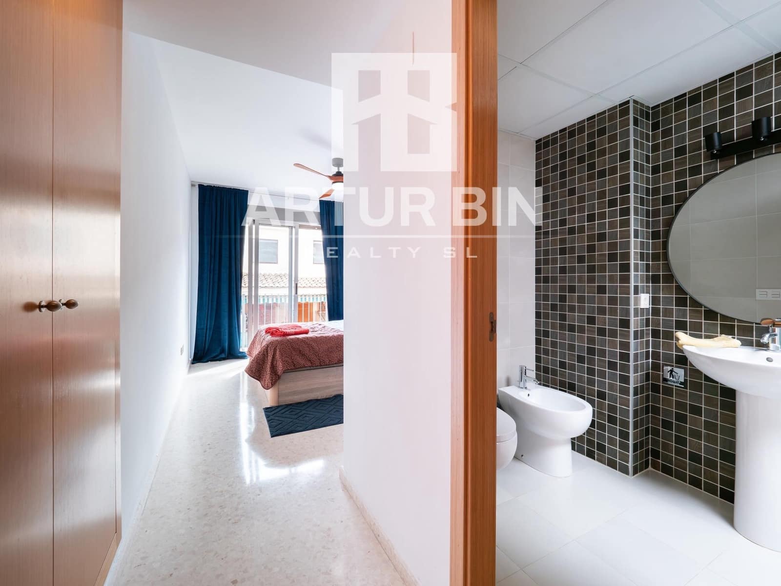 2 soveværelse Lejlighed til salg i Gilet med garage - € 210.000 (Ref: 8943918)