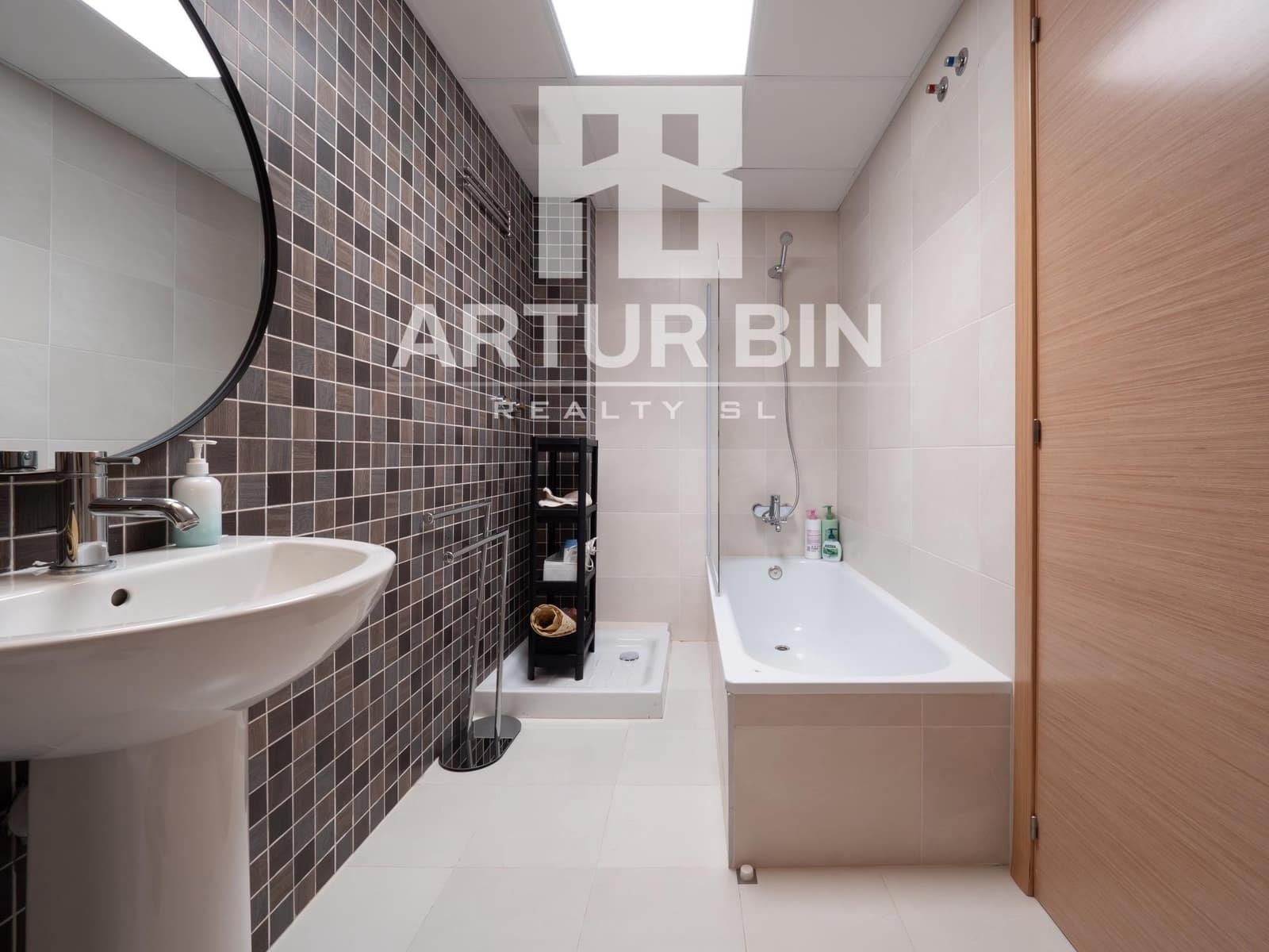 2 soveværelse Lejlighed til salg i Gilet med garage - € 210.000 (Ref: 8943918)