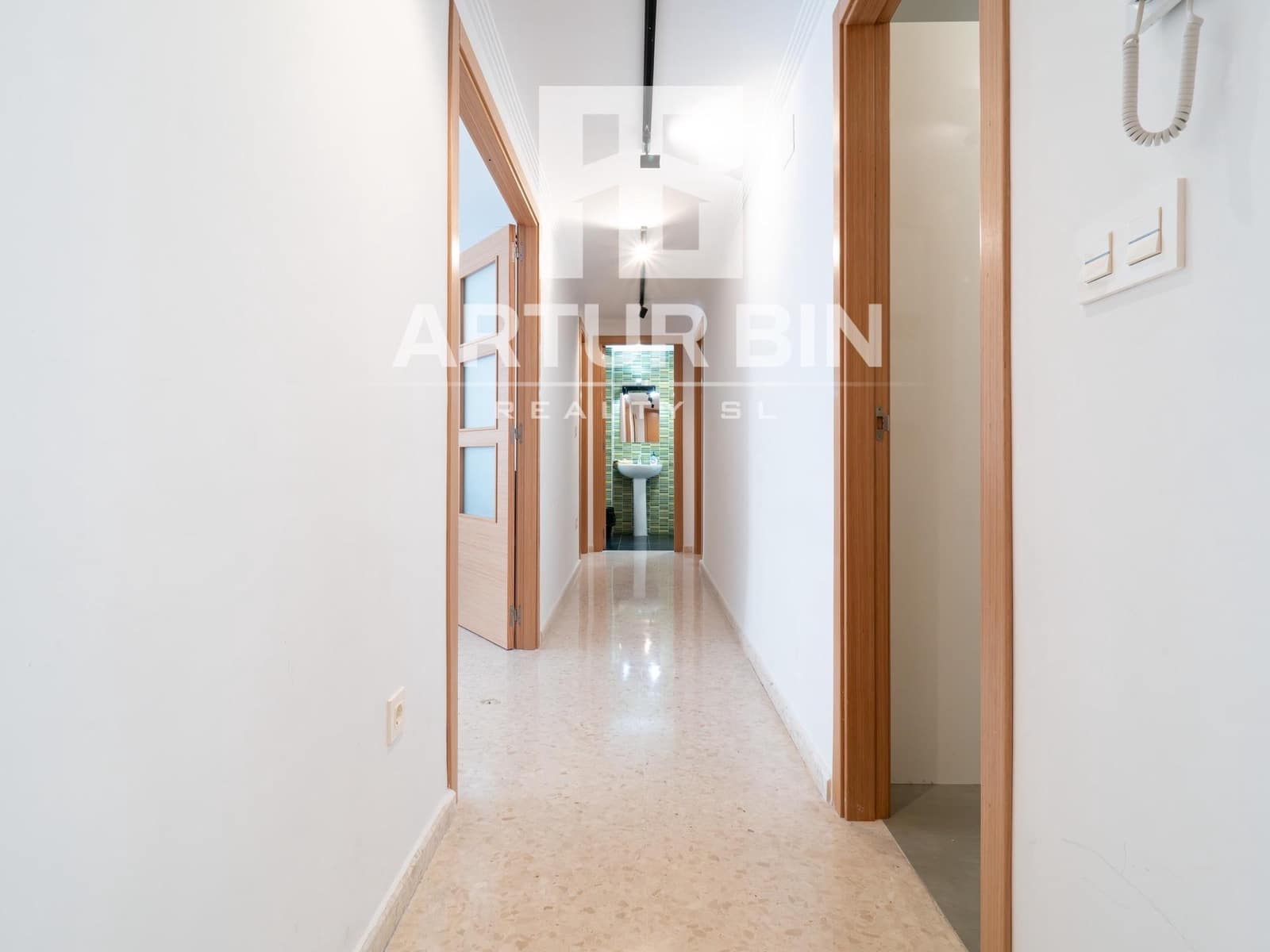 2 soveværelse Lejlighed til salg i Gilet med garage - € 210.000 (Ref: 8943918)