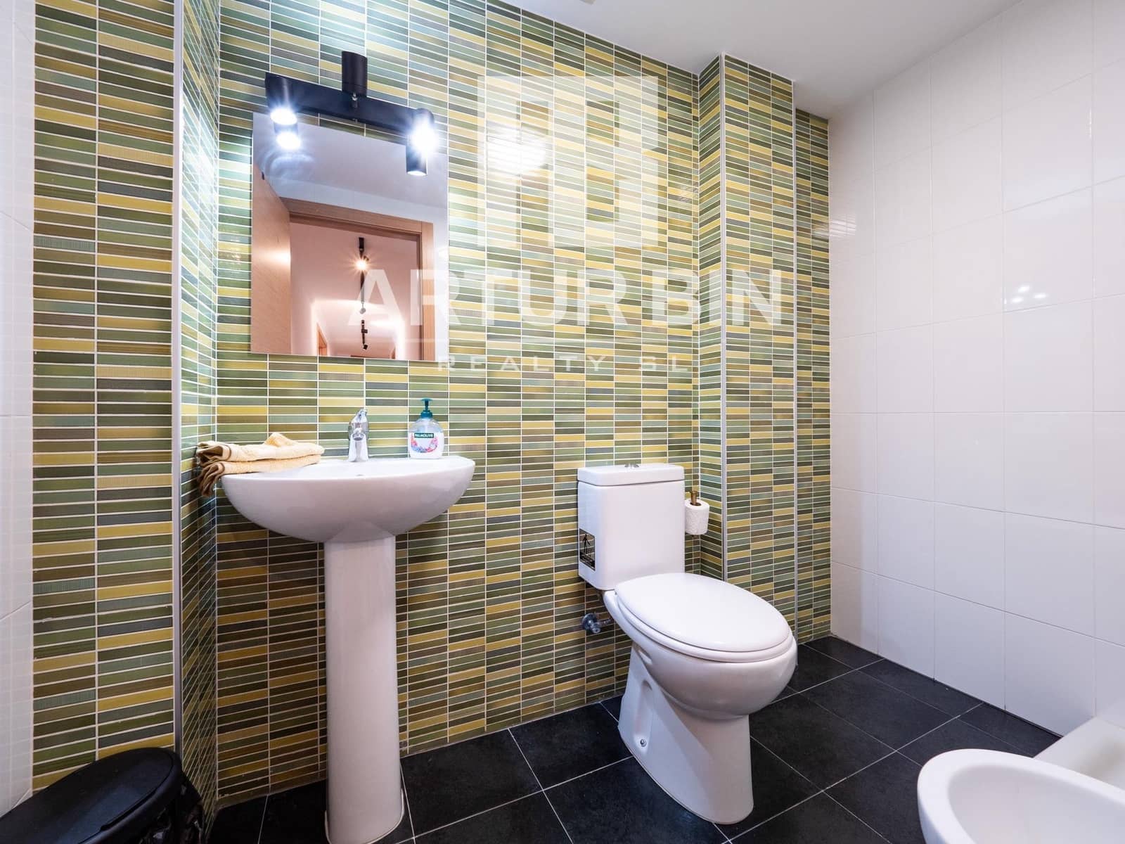 2 soveværelse Lejlighed til salg i Gilet med garage - € 210.000 (Ref: 8943918)