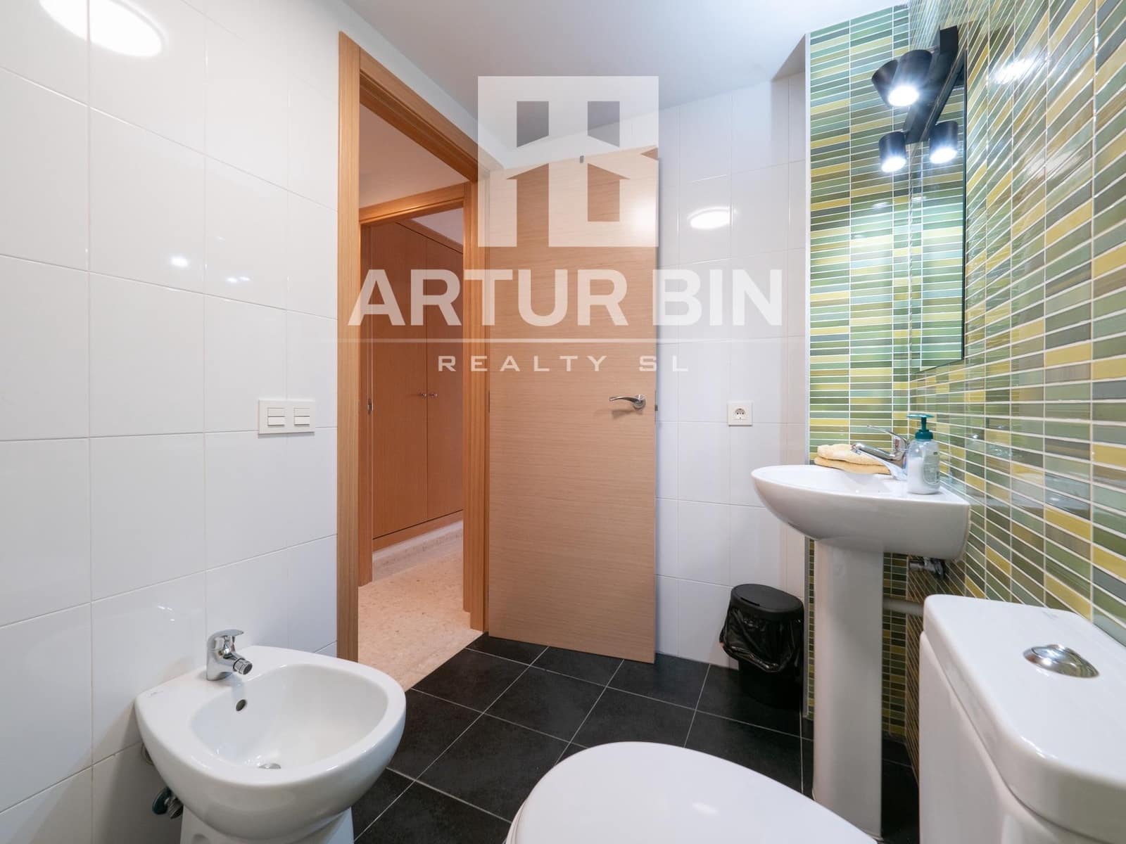 2 soveværelse Lejlighed til salg i Gilet med garage - € 210.000 (Ref: 8943918)