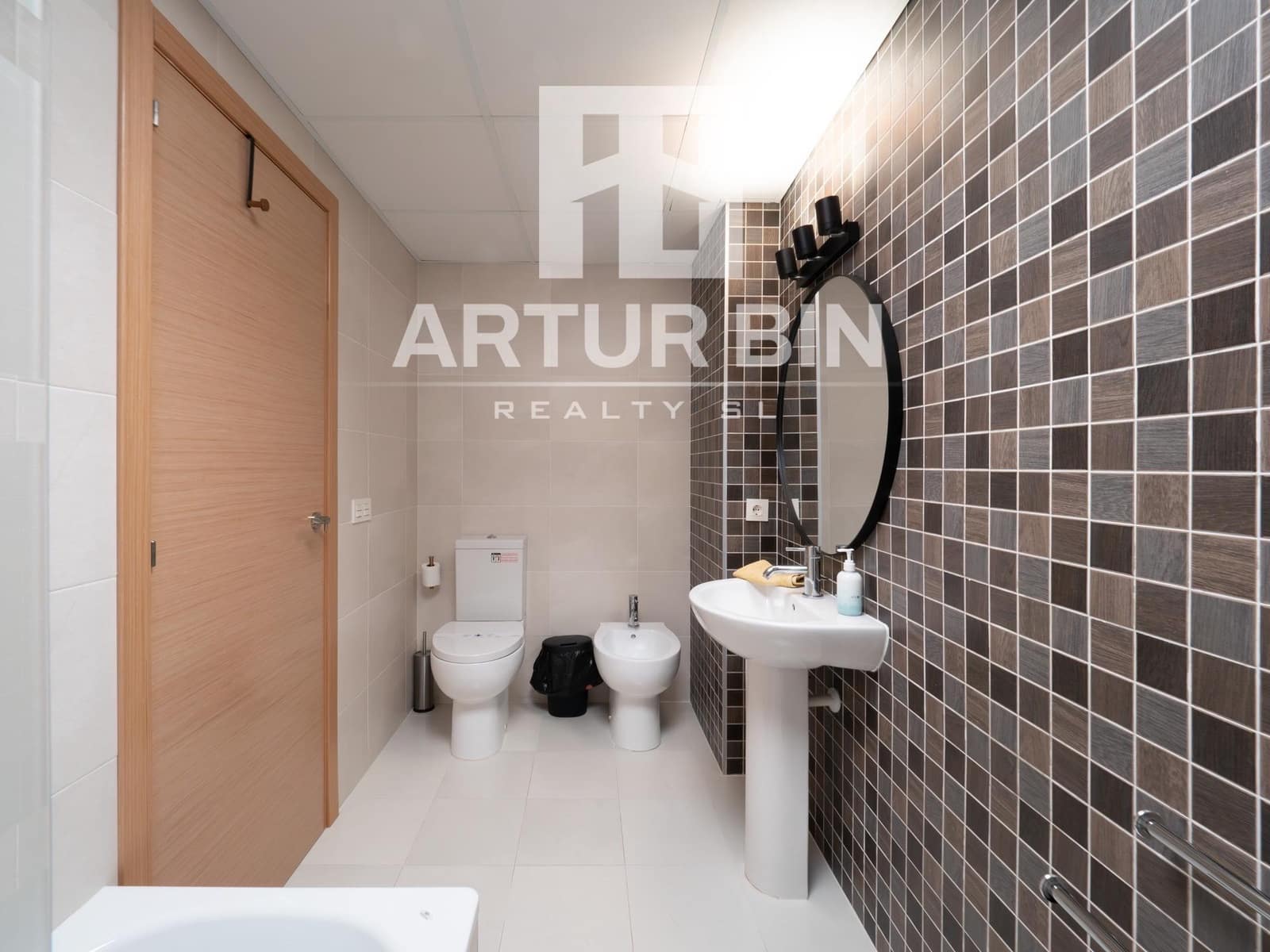 2 soveværelse Lejlighed til salg i Gilet med garage - € 210.000 (Ref: 8943918)