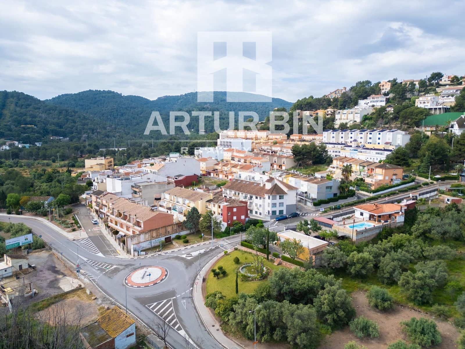 2 soveværelse Lejlighed til salg i Gilet med garage - € 210.000 (Ref: 8943918)