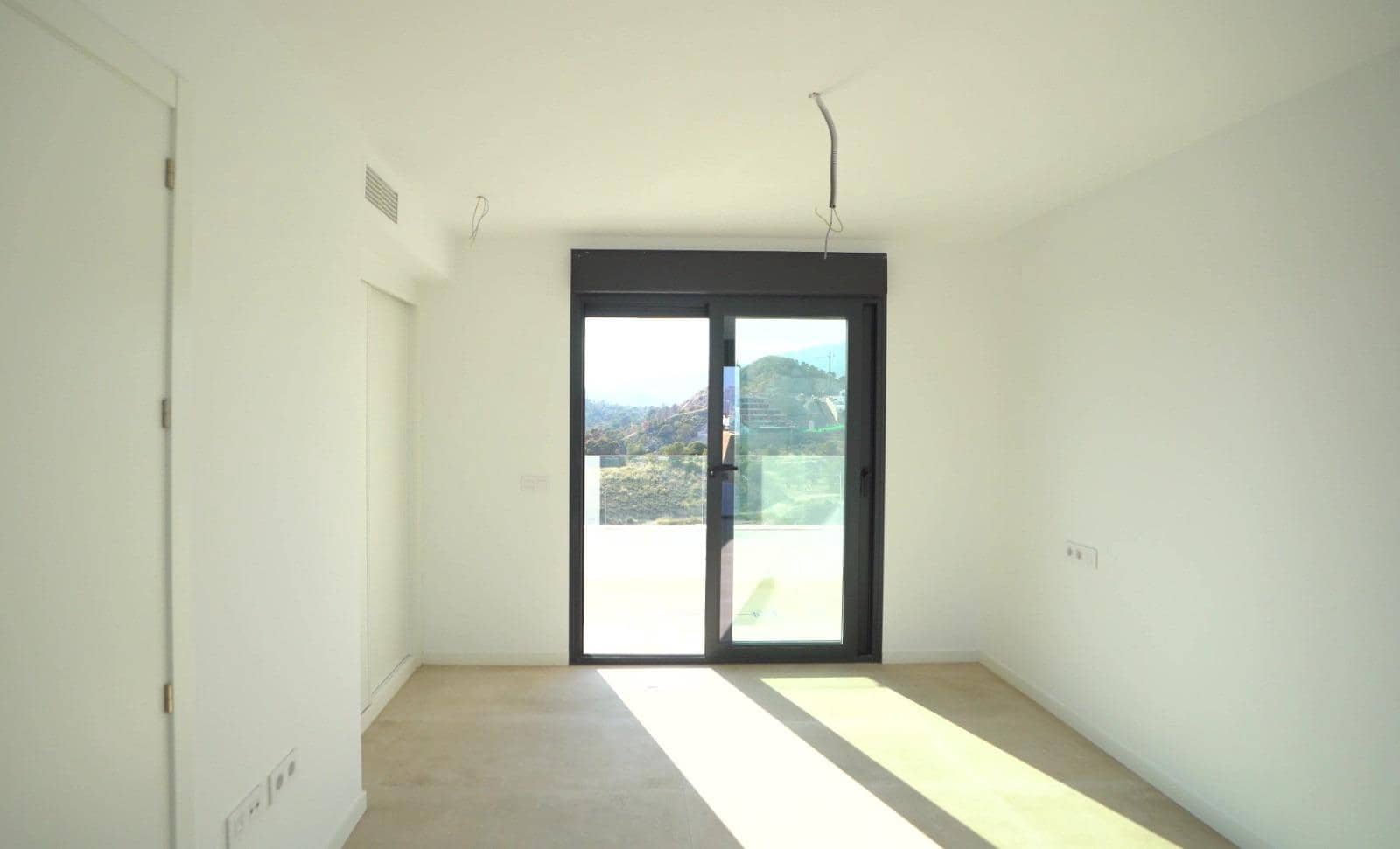 4 bedroom Apartment for sale in Finestrat with pool - € 580,000 (Ref: 8970386)