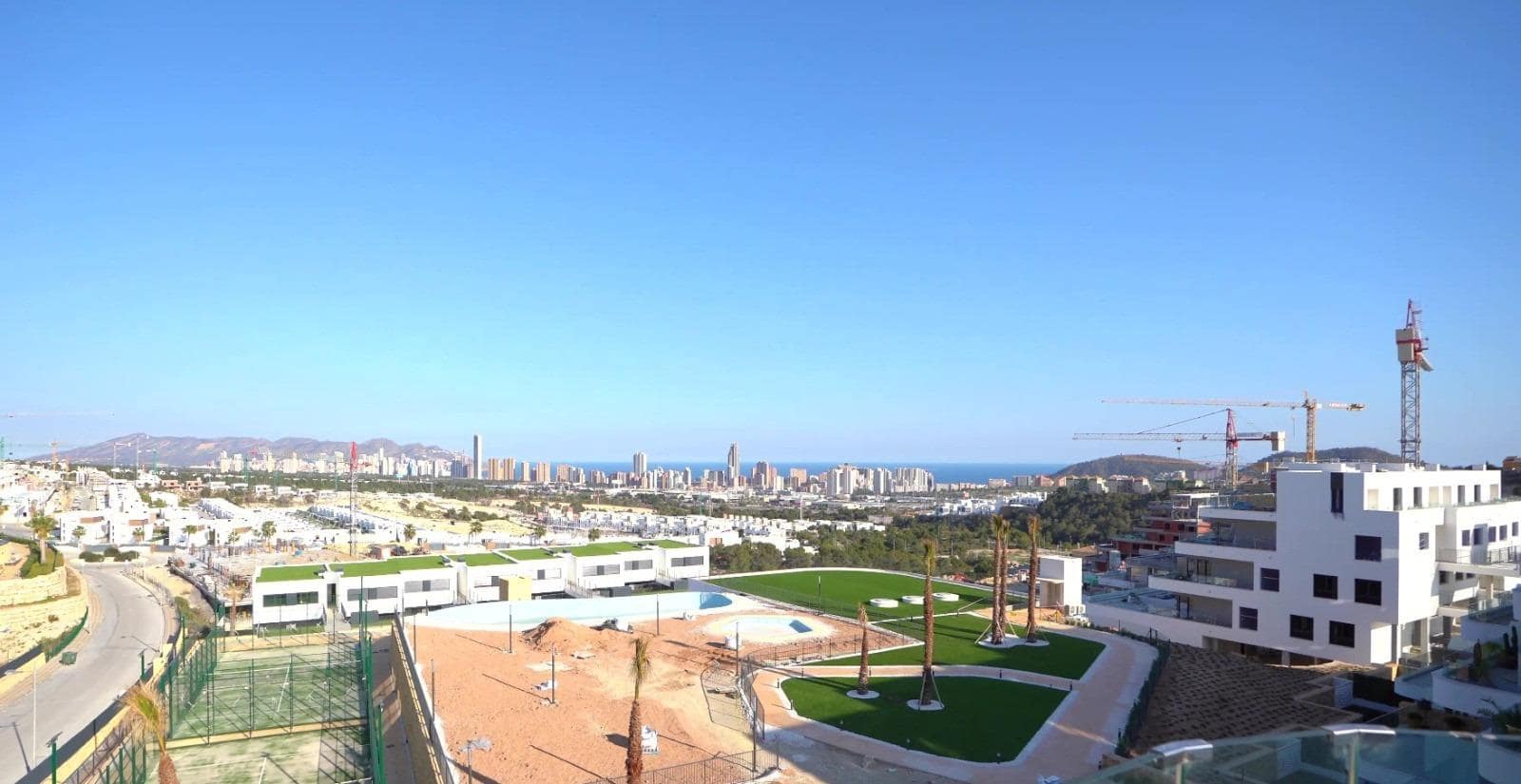 4 bedroom Apartment for sale in Finestrat with pool - € 580,000 (Ref: 8970386)