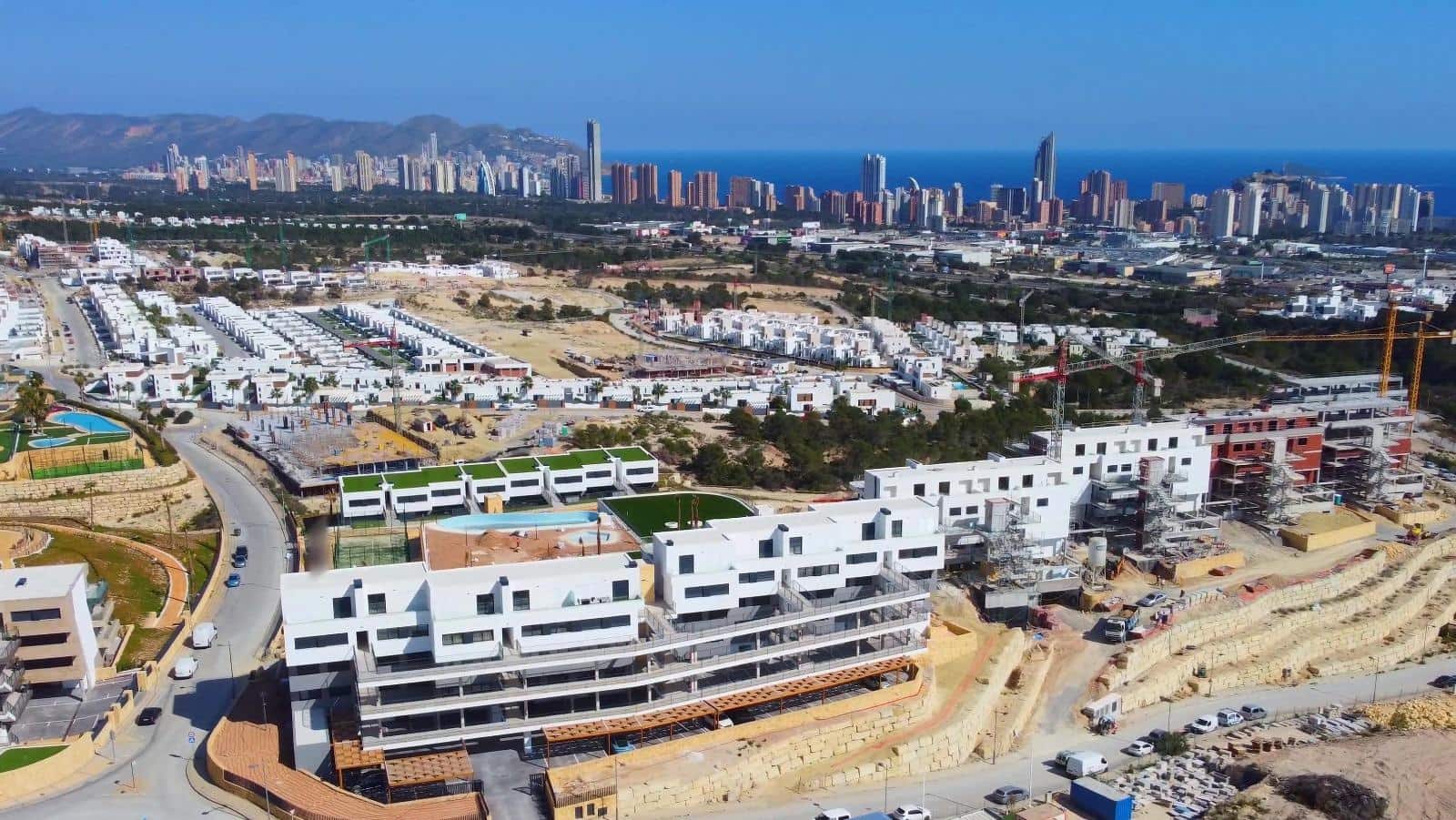 4 bedroom Apartment for sale in Finestrat with pool - € 580,000 (Ref: 8970386)