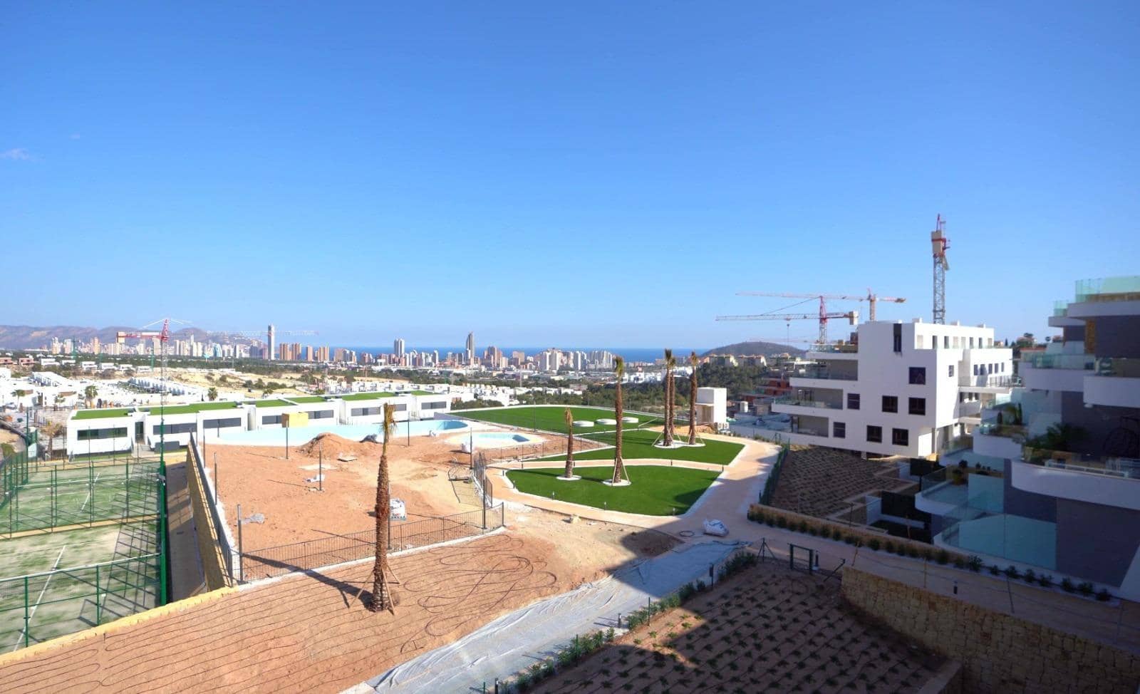 4 bedroom Apartment for sale in Finestrat with pool - € 580,000 (Ref: 8970386)