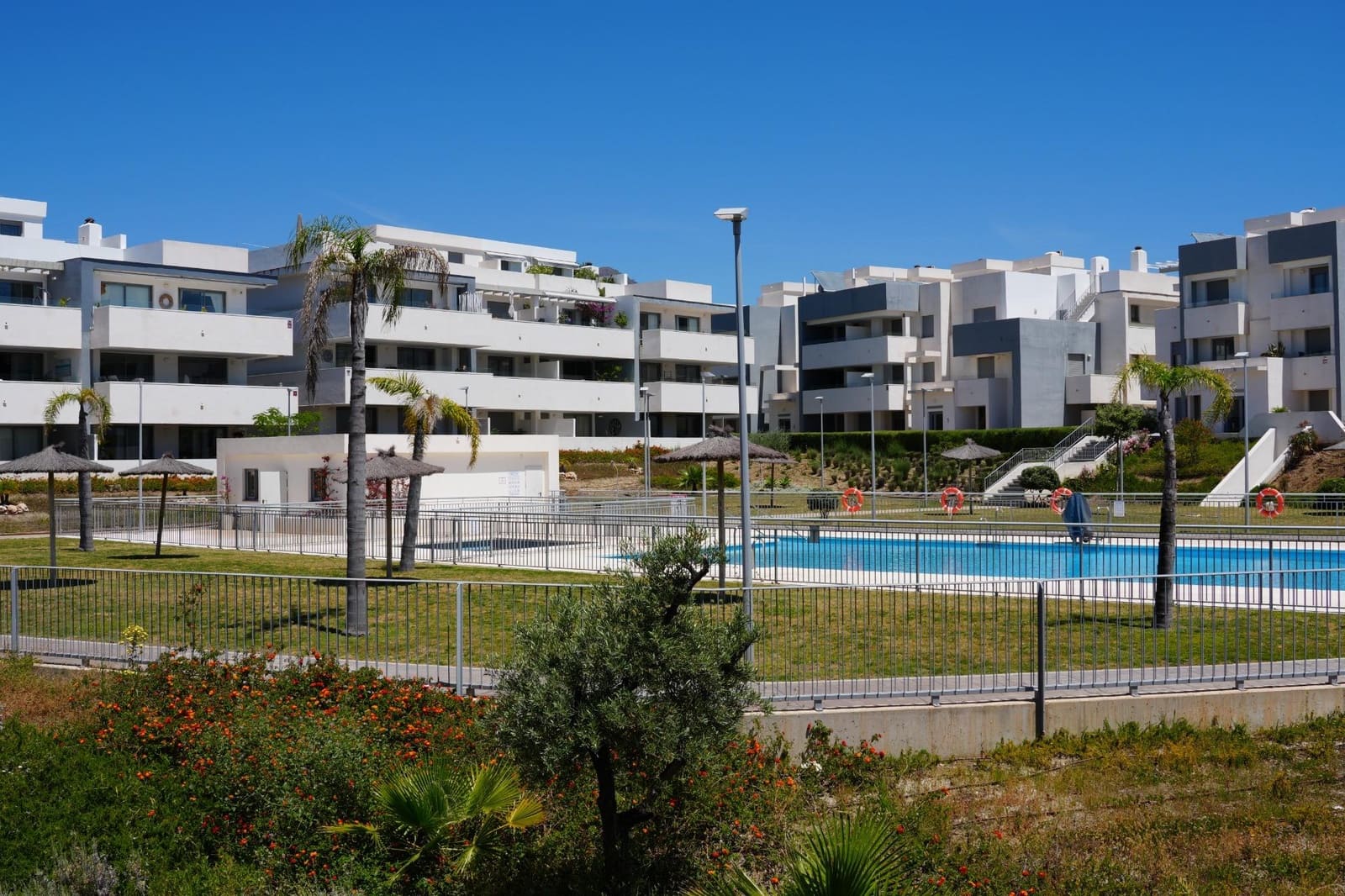 2 makuuhuone Huoneisto myytävänä paikassa Estepona mukana uima-altaan - 465 000 € (Ref: 9015486)