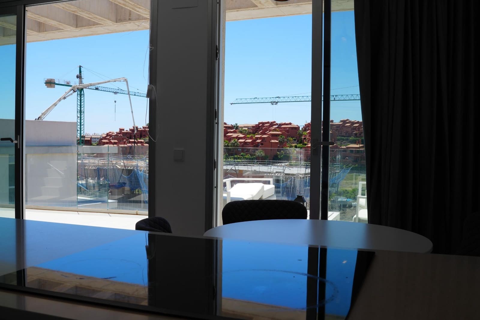 2 makuuhuone Huoneisto myytävänä paikassa Estepona mukana uima-altaan - 465 000 € (Ref: 9015486)