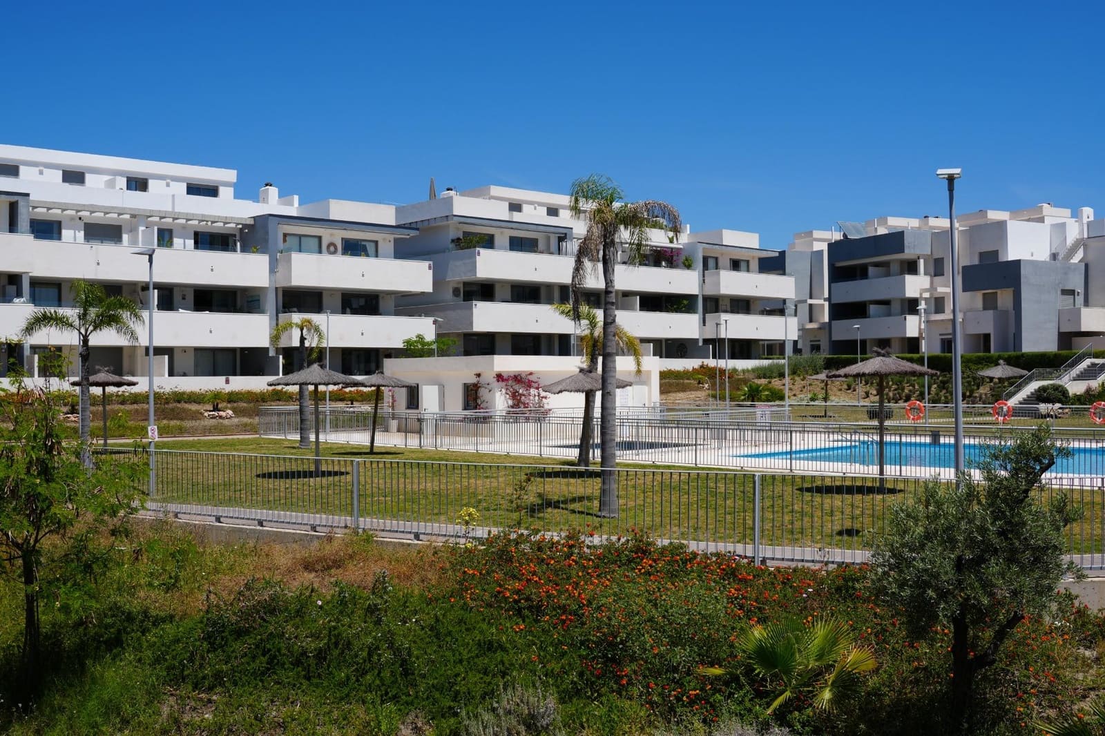 2 makuuhuone Huoneisto myytävänä paikassa Estepona mukana uima-altaan - 465 000 € (Ref: 9015486)