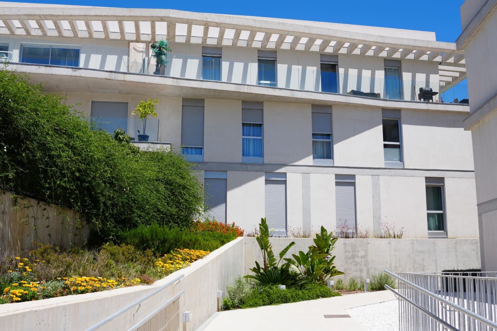 2 makuuhuone Huoneisto myytävänä paikassa Estepona mukana uima-altaan - 465 000 € (Ref: 9015486)