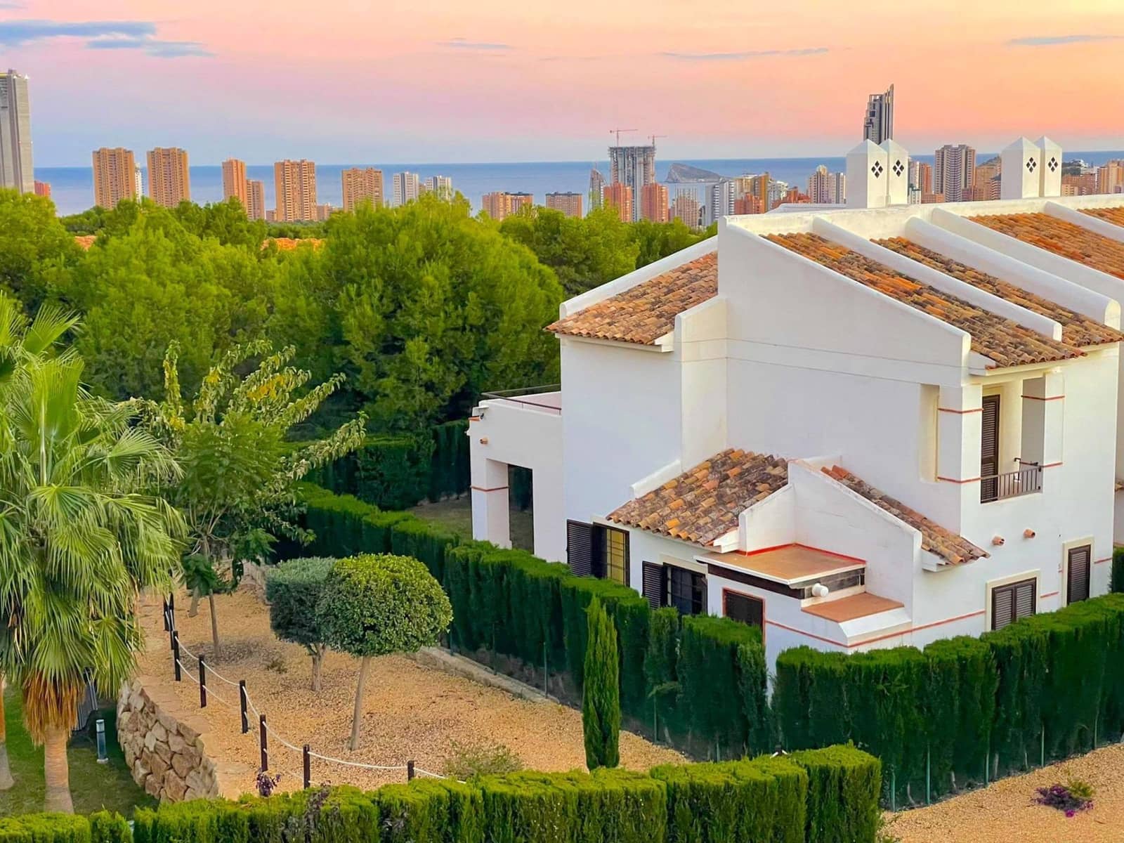 4 bedroom Apartment for sale in Finestrat with pool garage - € 450,000 (Ref: 9075811)