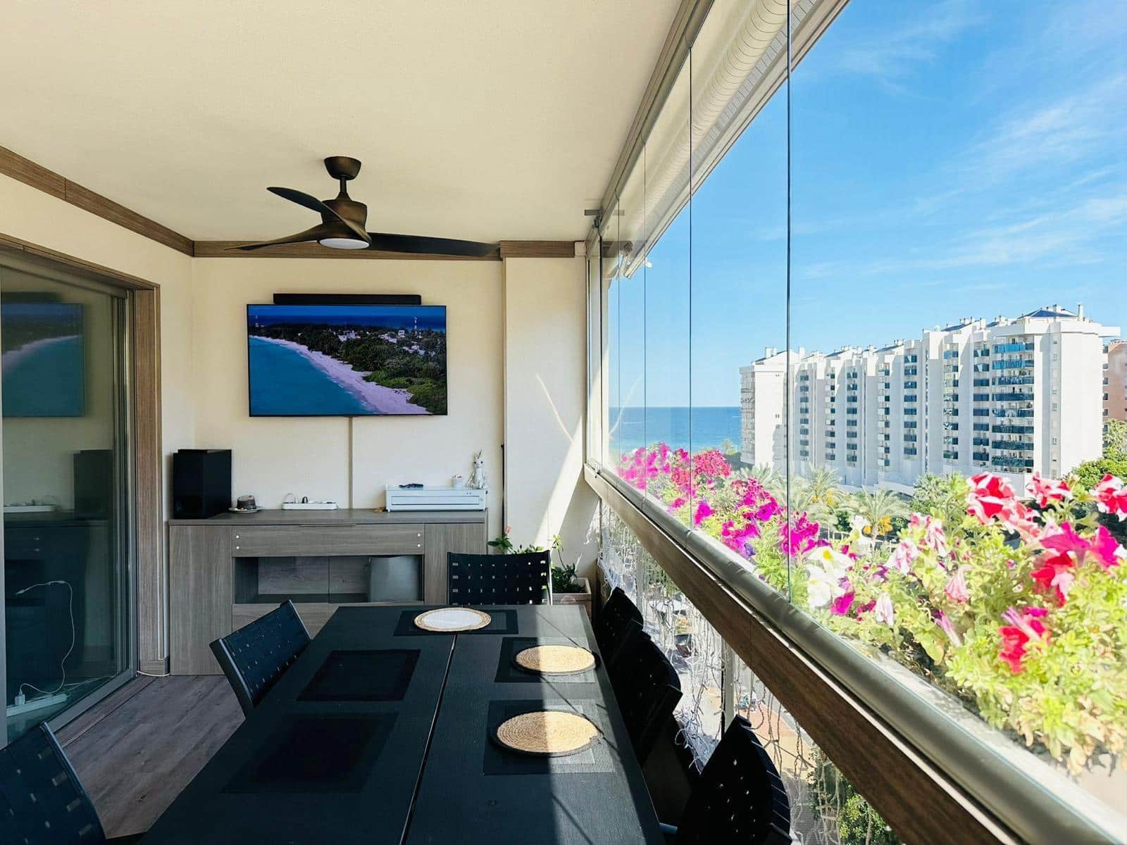 3 bedroom Apartment for sale in La Villajoyosa / Vila Joiosa with pool - € 498,000 (Ref: 9112353)