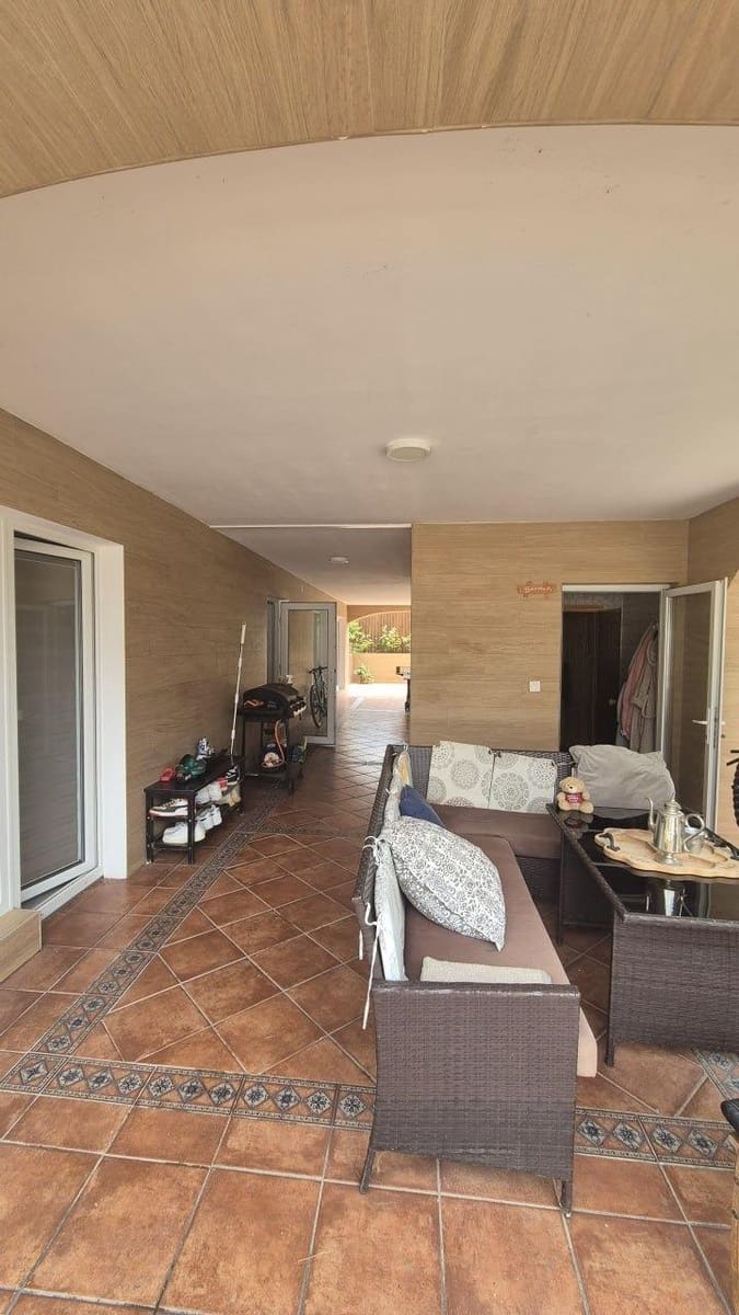 5 soveværelse Villa til salg i L'Eliana med swimmingpool garage - € 599.000 (Ref: 9126781)