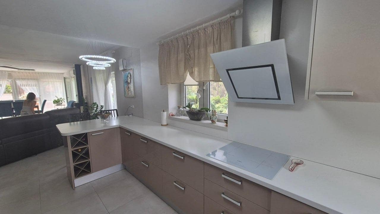 5 soveværelse Villa til salg i L'Eliana med swimmingpool garage - € 599.000 (Ref: 9126781)