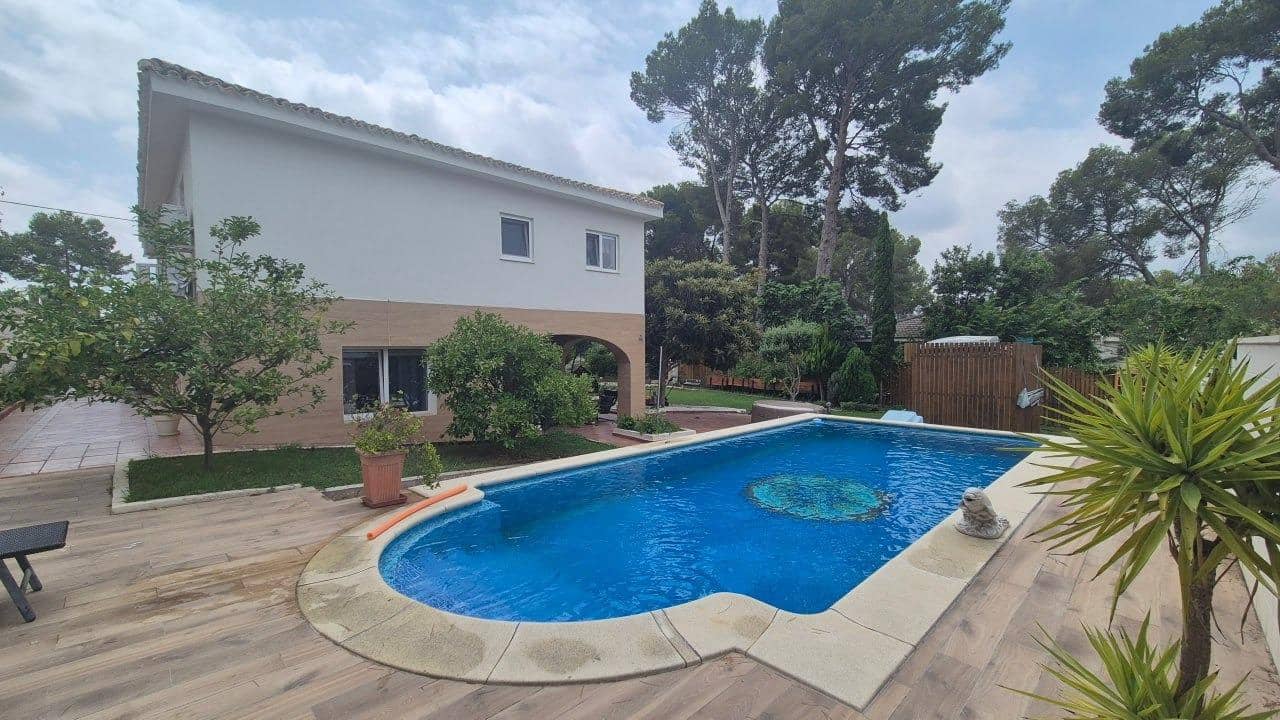 5 soveværelse Villa til salg i L'Eliana med swimmingpool garage - € 599.000 (Ref: 9126781)