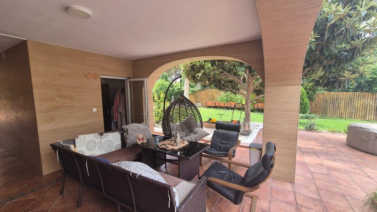 5 soveværelse Villa til salg i L'Eliana med swimmingpool garage - € 599.000 (Ref: 9126781)