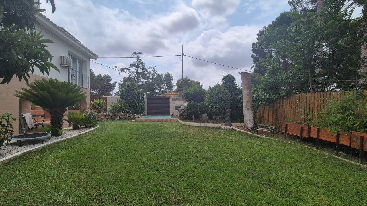 5 soveværelse Villa til salg i L'Eliana med swimmingpool garage - € 599.000 (Ref: 9126781)