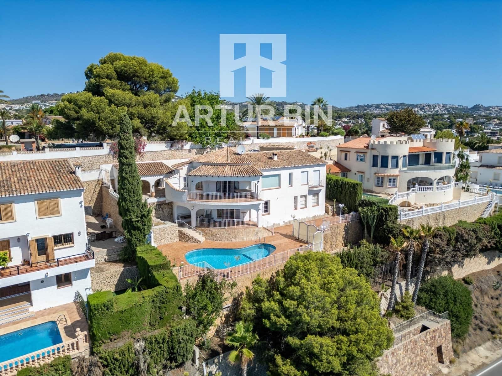 4 bedroom Villa for sale in Benissa with pool - € 1,950,000 (Ref: 9147181)