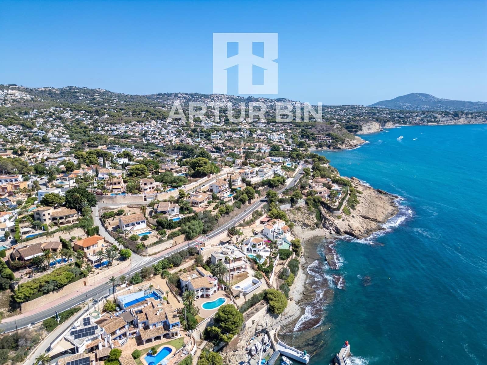 4 bedroom Villa for sale in Benissa with pool - € 1,950,000 (Ref: 9147181)