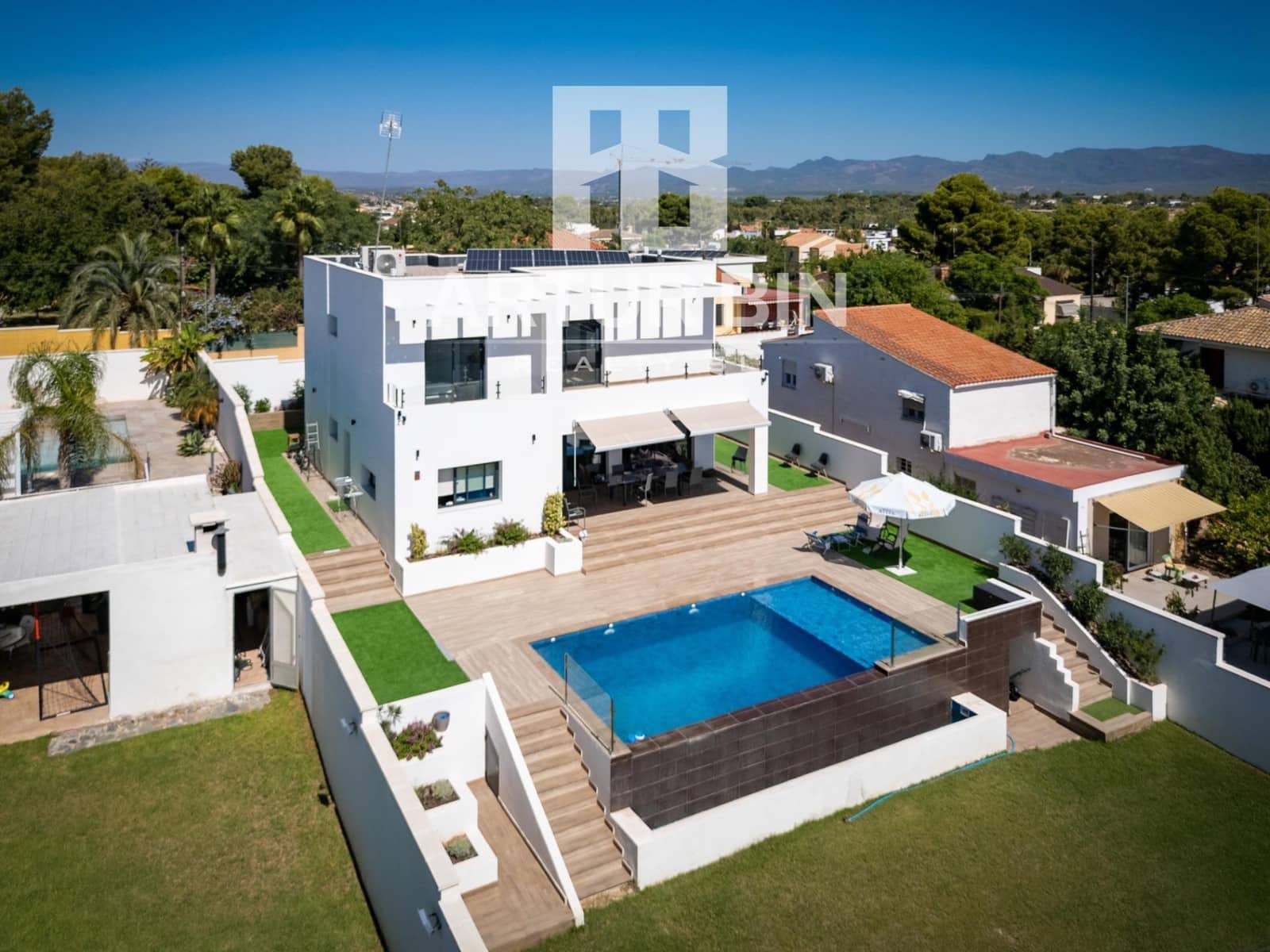 4 Zimmer Villa zu verkaufen in Montesa mit Pool - 950.000 € (Ref: 9202427)