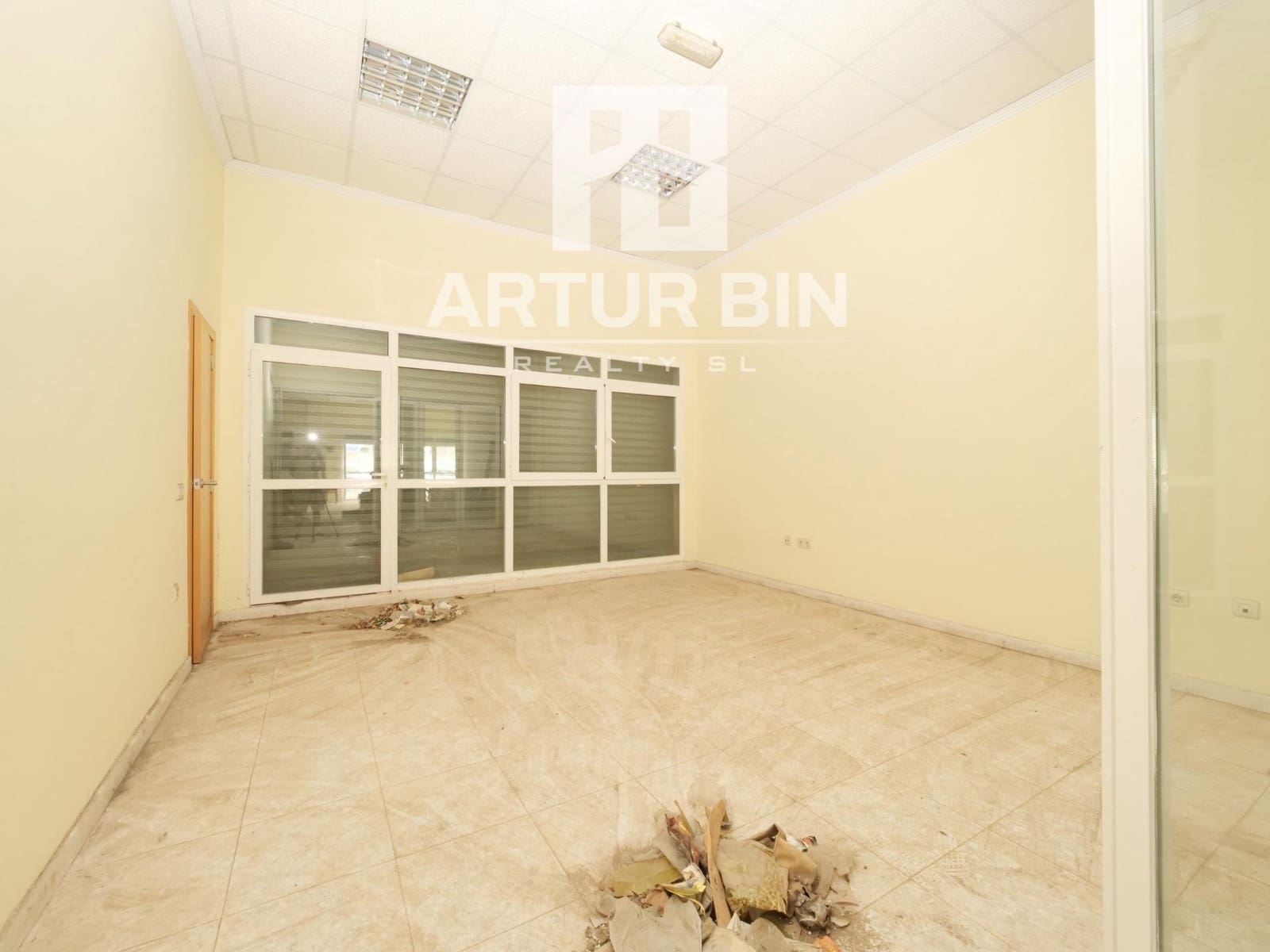 Kommersiell till salu i Valencia stad - 280 000 € (Ref: 9206820)