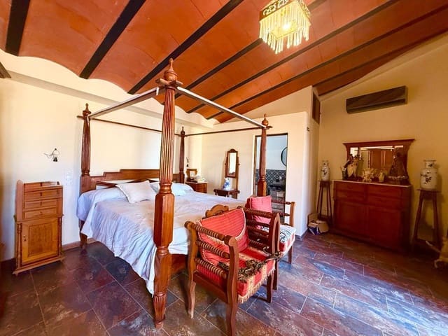 5 slaapkamer Appartement te koop in Villar del Arzobispo met garage - € 390.000 (Ref: 9264567)