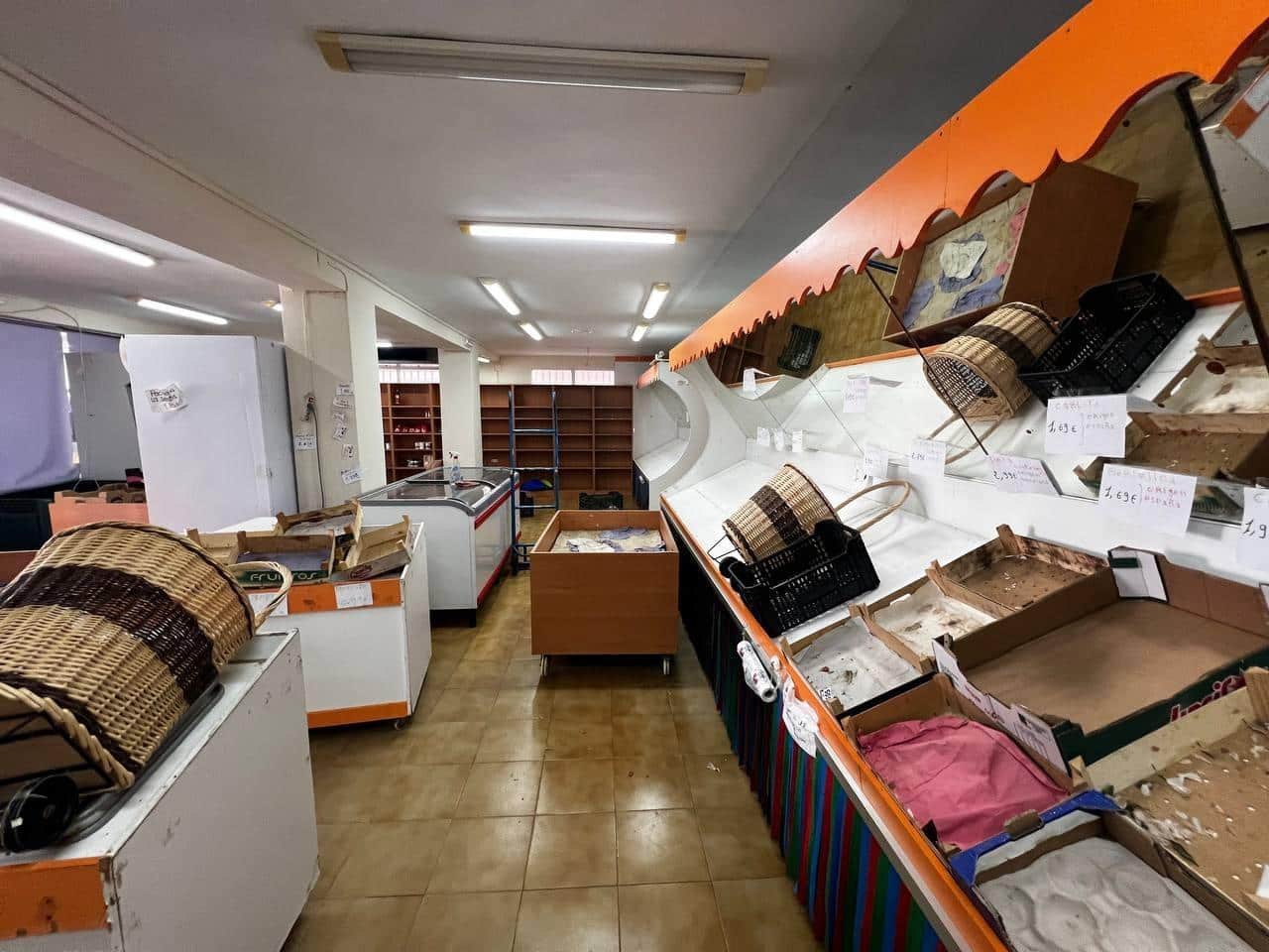 Commercieel te koop in Tavernes de la Valldigna - € 150.000 (Ref: 9301065)