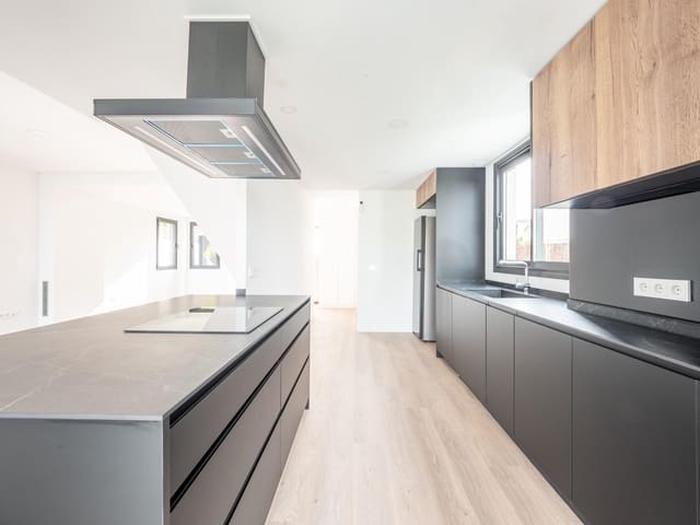 3 sypialnia Willa do wynajęcia w San Antonio de Benagéber z basenem - 4 500 € (Ref: 9301066)