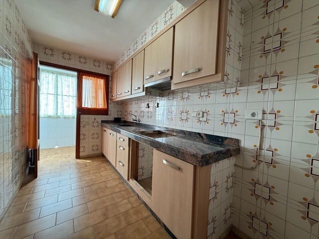 3 bedroom Apartment for sale in Tavernes de la Valldigna - € 105,000 (Ref: 9312901)