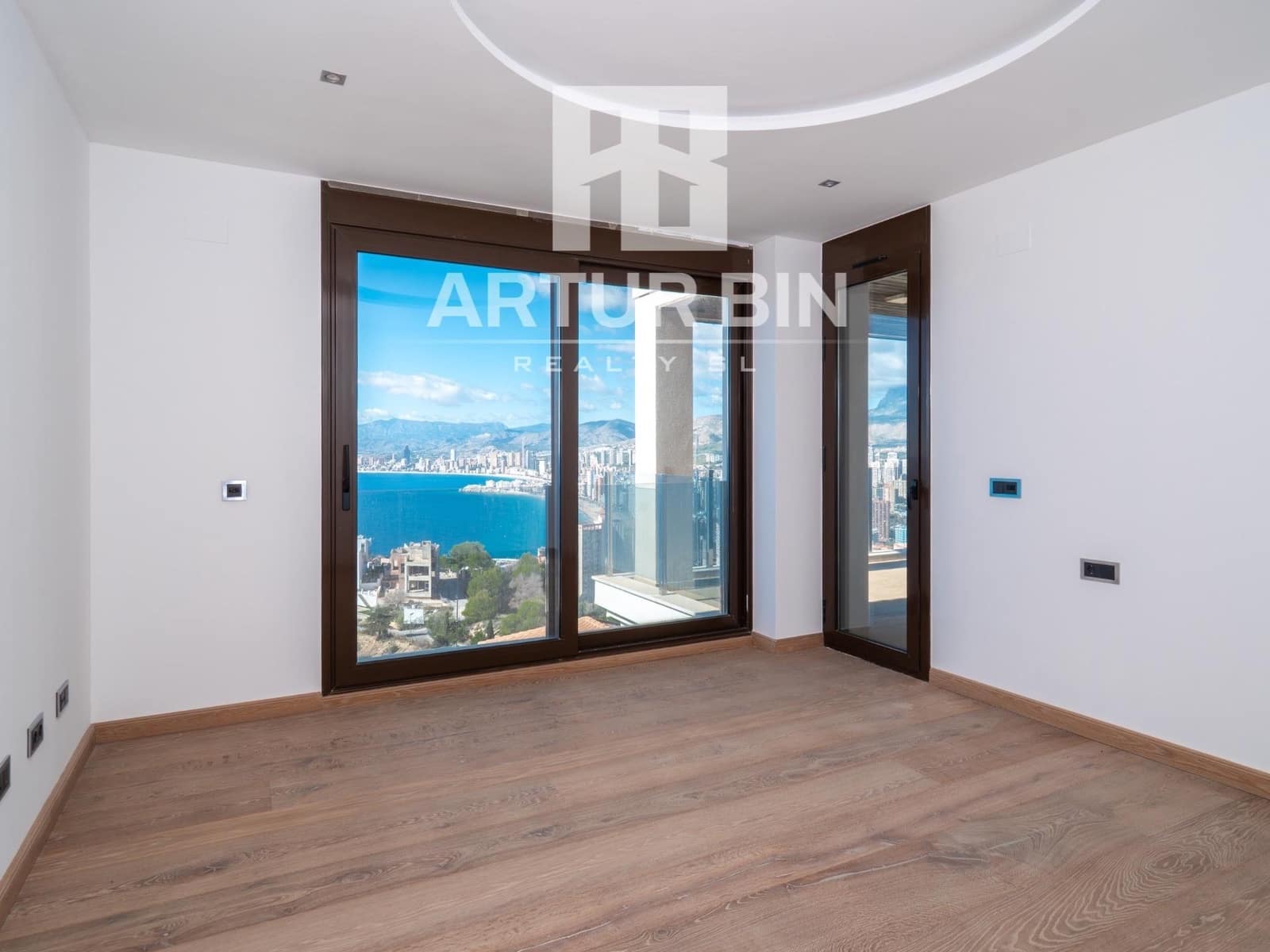 5 soveværelse Villa til salg i Benidorm med swimmingpool garage - € 3.100.000 (Ref: 9330660)