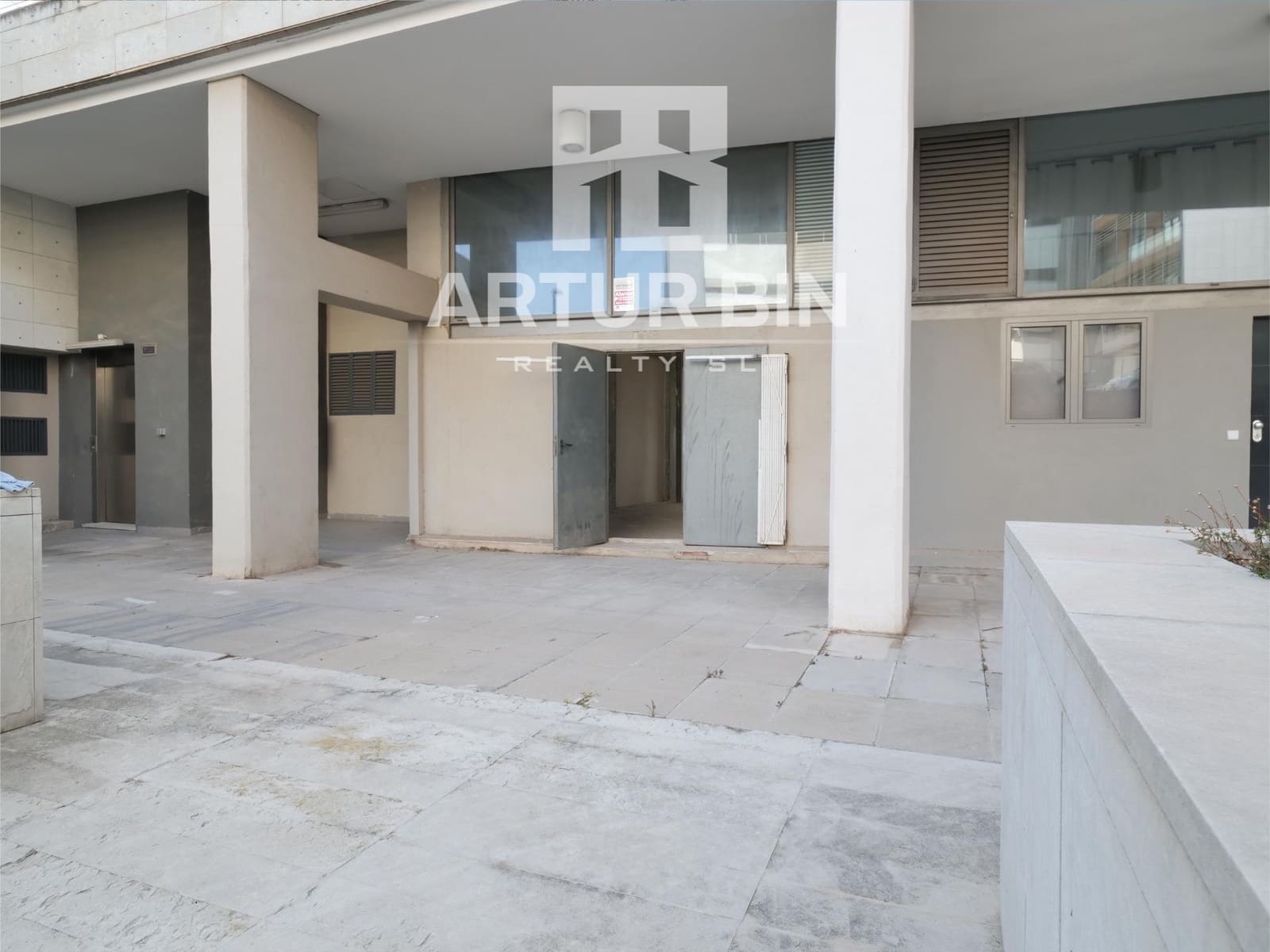Commercial for sale in Valencia city - € 135,000 (Ref: 9338054)