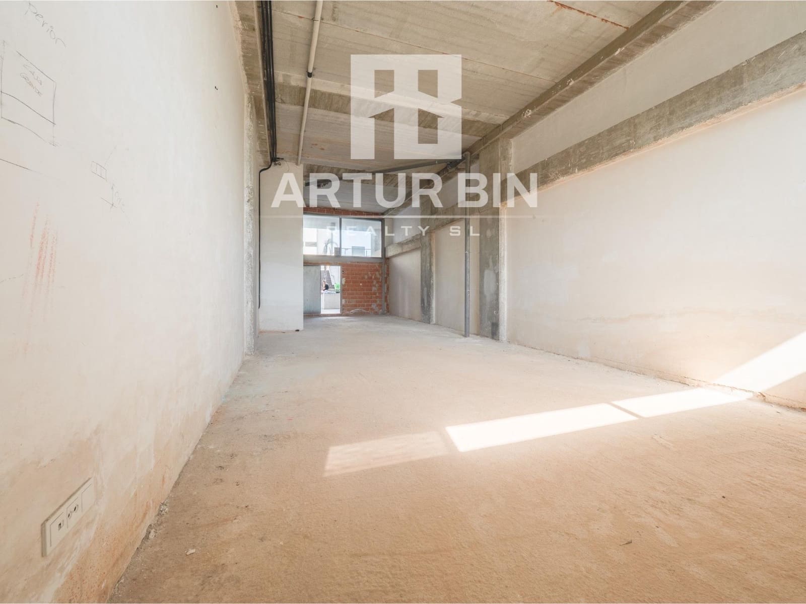 Commercial for sale in Valencia city - € 135,000 (Ref: 9338054)