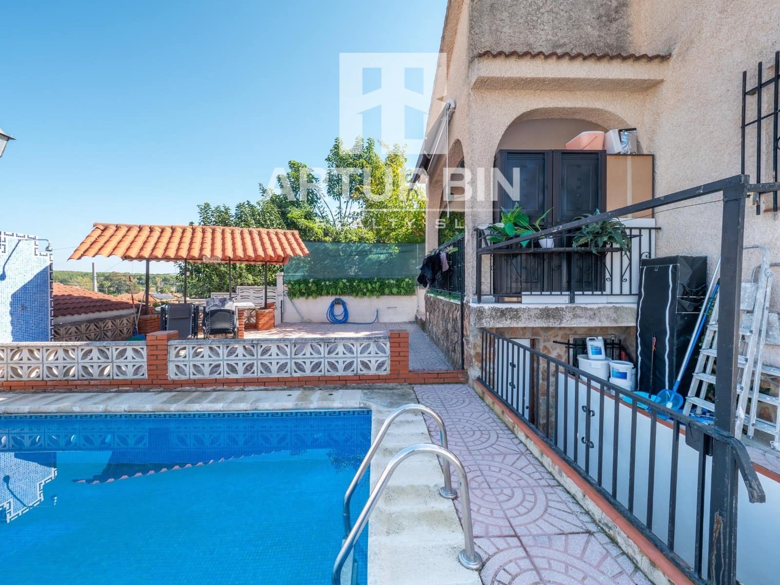 3 soveværelse Rækkehus til salg i Riba-roja de Turia med swimmingpool - € 500.000 (Ref: 9344791)