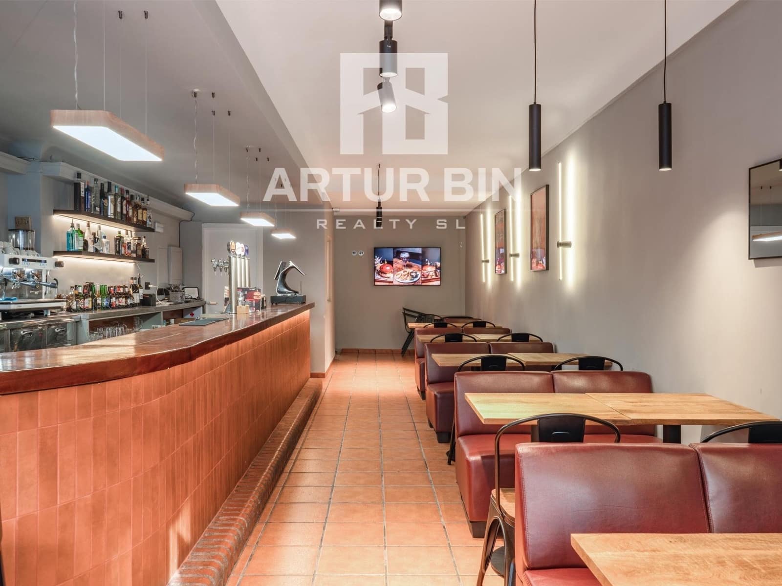 Business for sale in Valencia city - € 50,000 (Ref: 9347371)