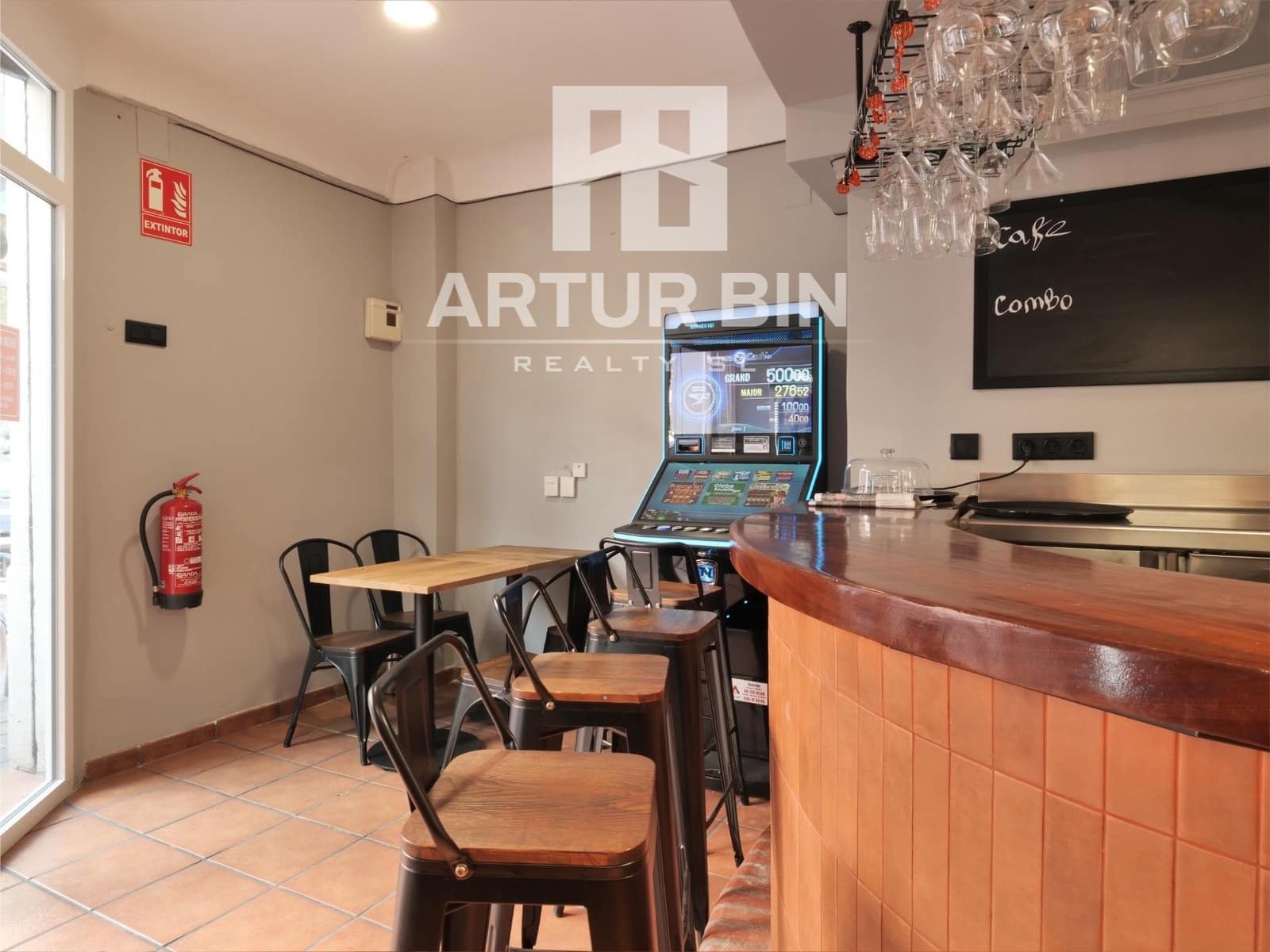 Business for sale in Valencia city - € 50,000 (Ref: 9347371)
