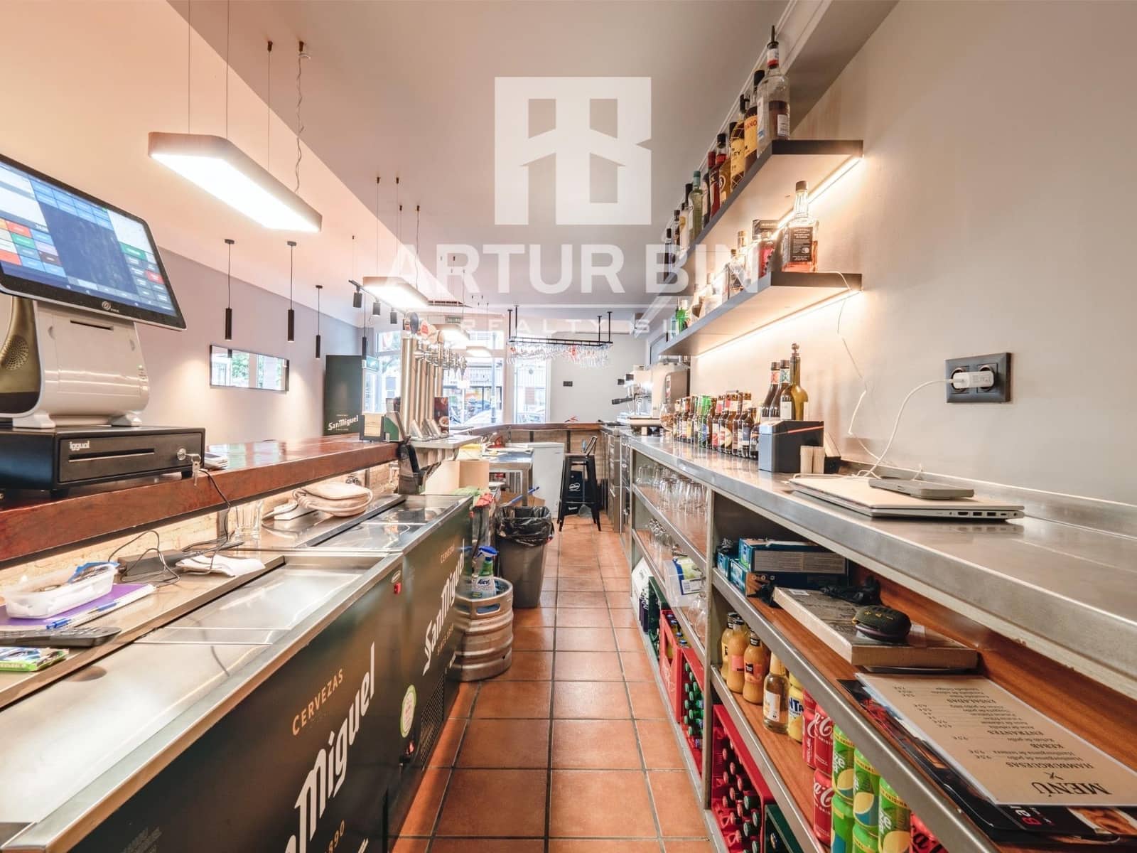 Business for sale in Valencia city - € 50,000 (Ref: 9347371)