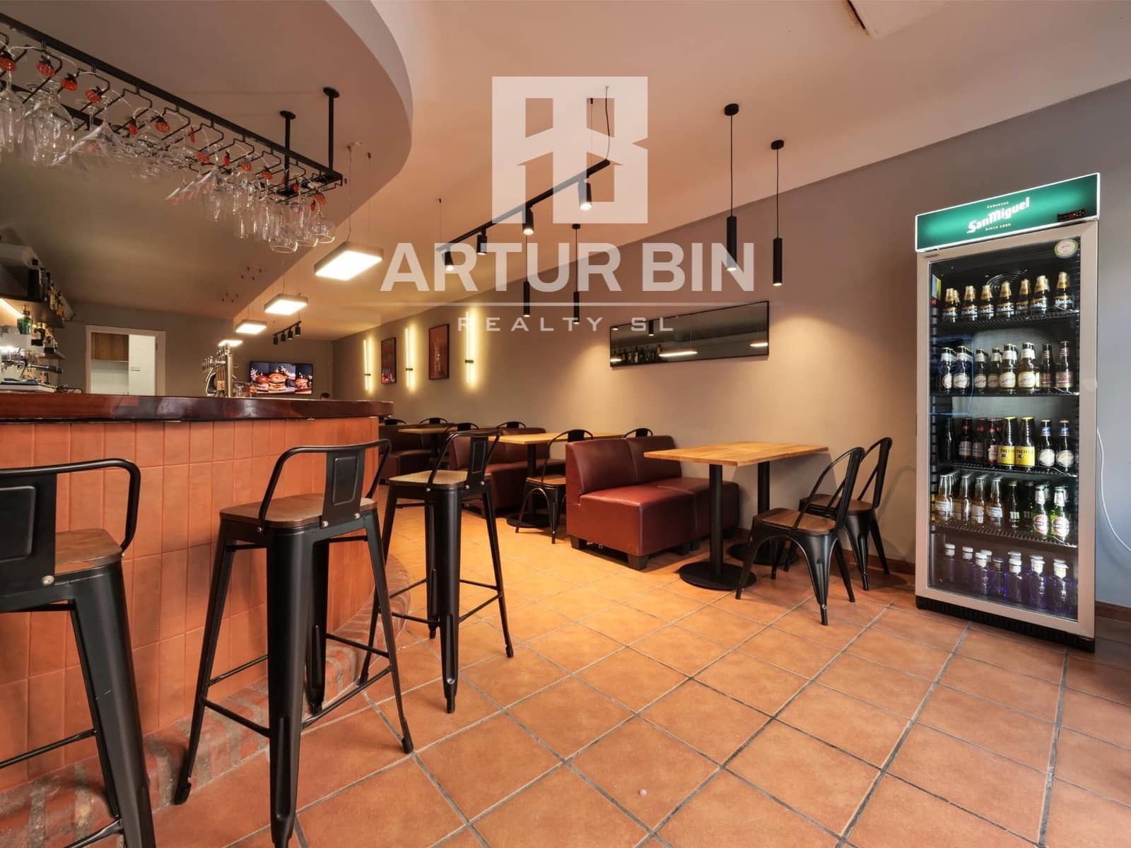 Business for sale in Valencia city - € 50,000 (Ref: 9347371)