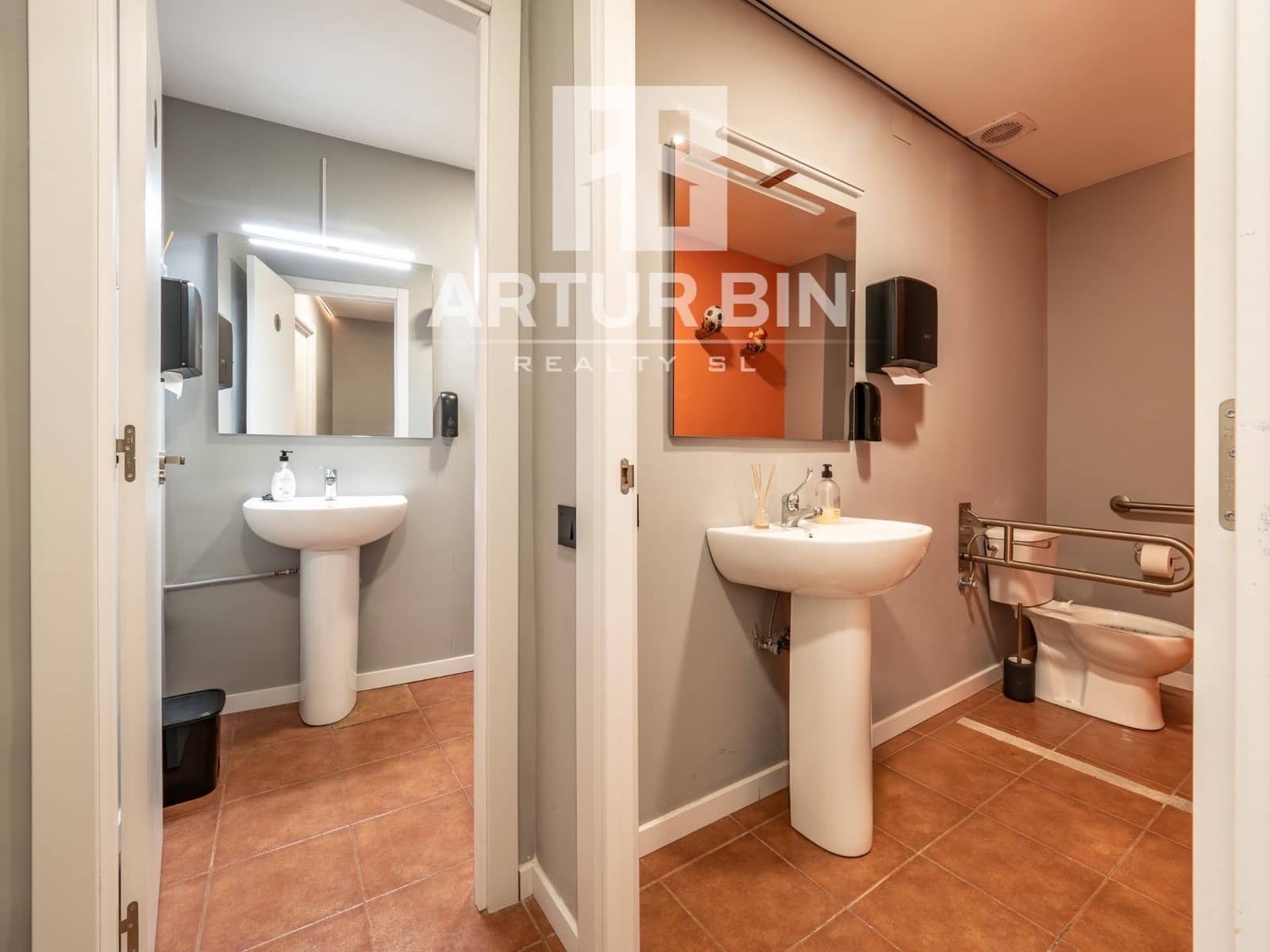 Business for sale in Valencia city - € 50,000 (Ref: 9347371)