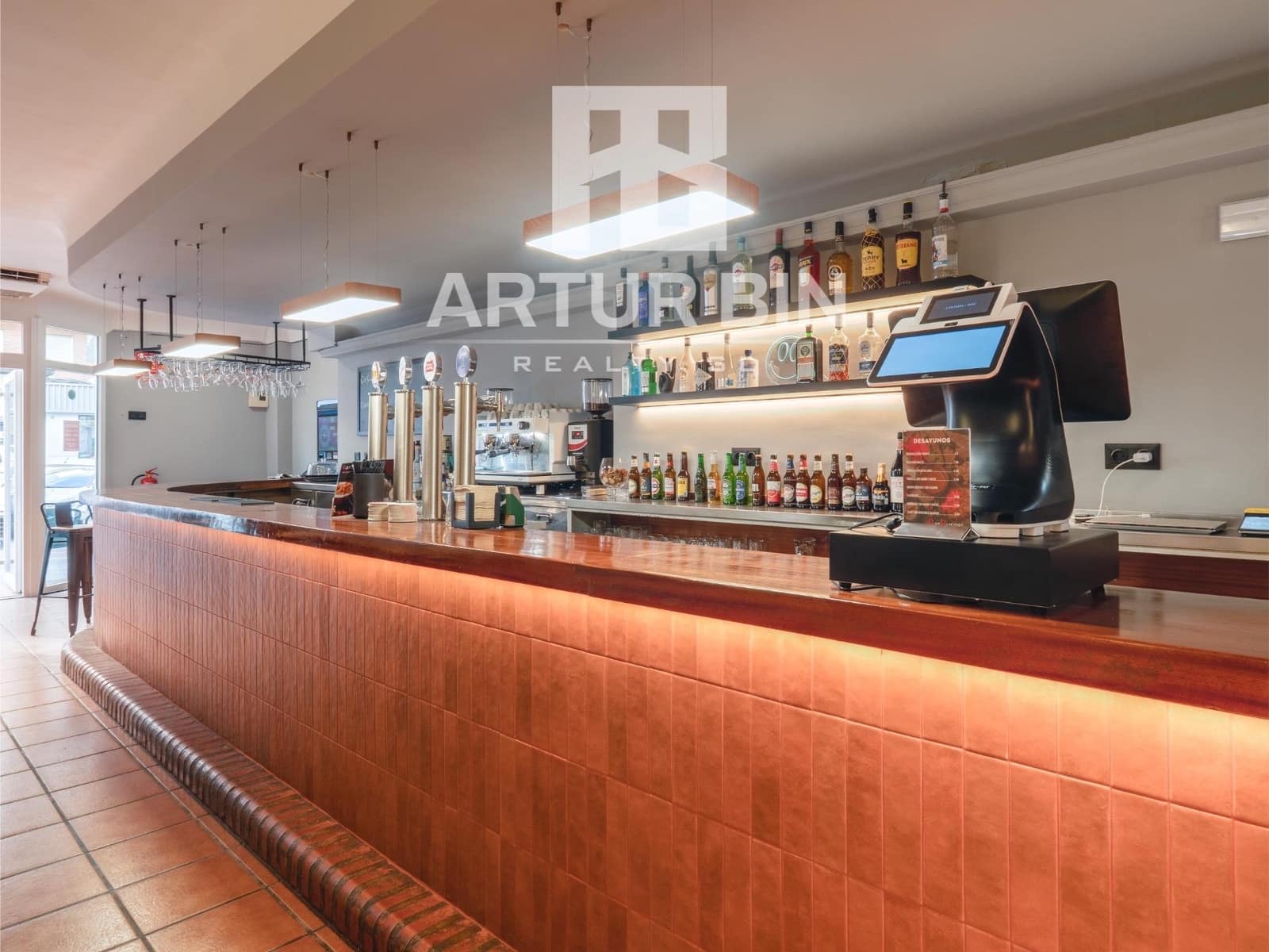 Business for sale in Valencia city - € 50,000 (Ref: 9347371)