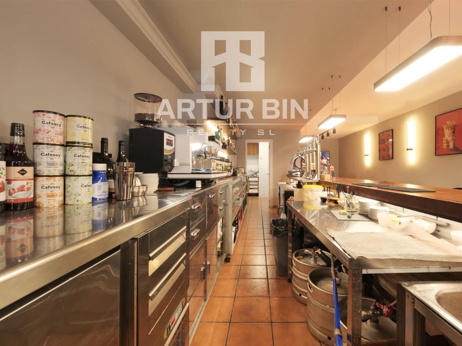 Business for sale in Valencia city - € 50,000 (Ref: 9347371)