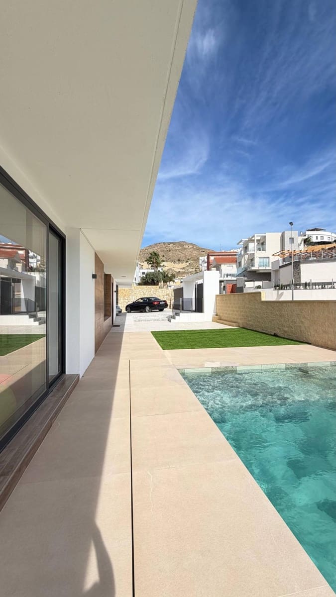 5 Zimmer Villa zu verkaufen in Finestrat mit Pool - 760.000 € (Ref: 9353636)